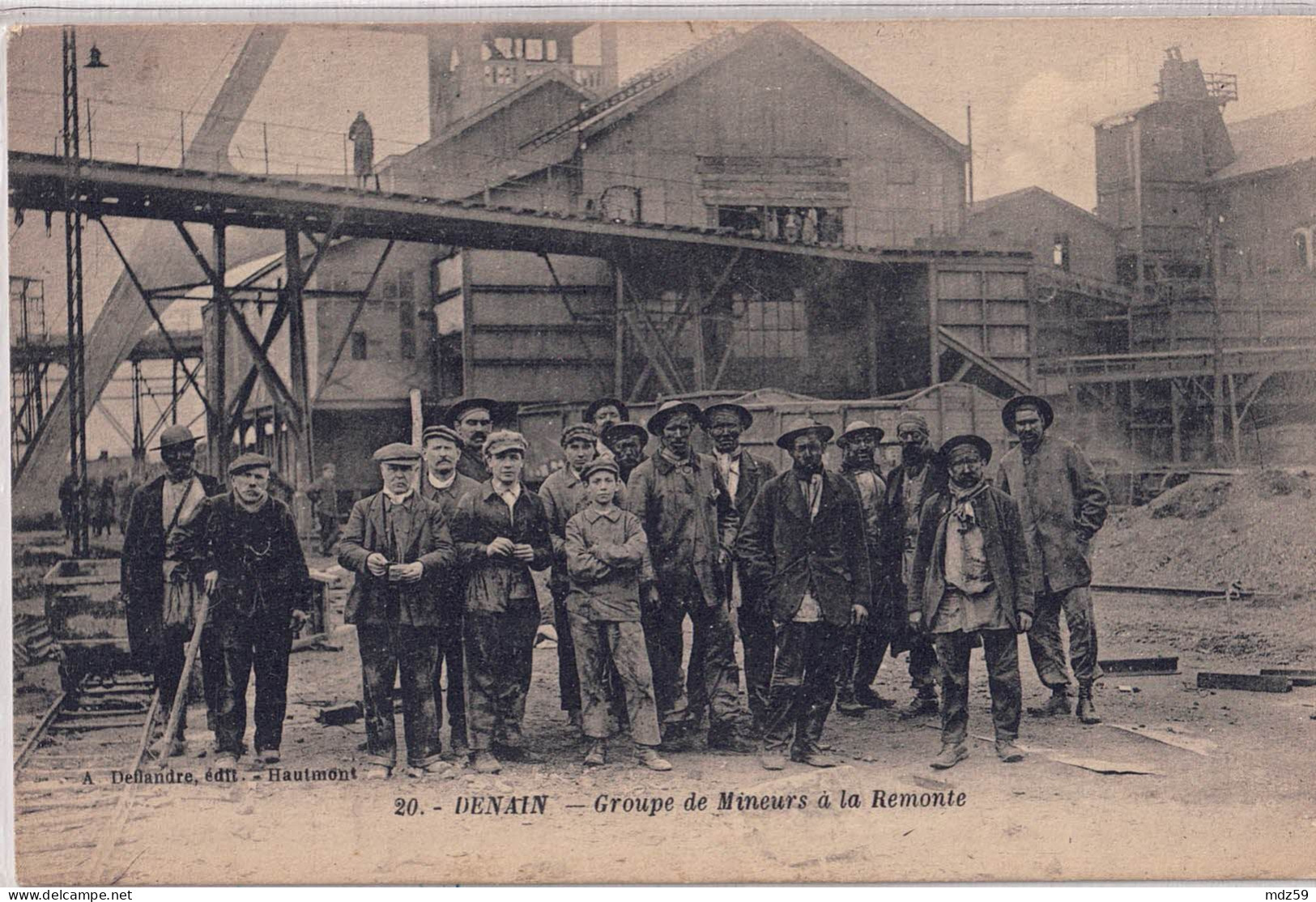 Denain 59, CPA Neuve, Groupe De Mineurs Debout (souvent Sur Carte Assis) à La Remontée  , Excellent état - Denain