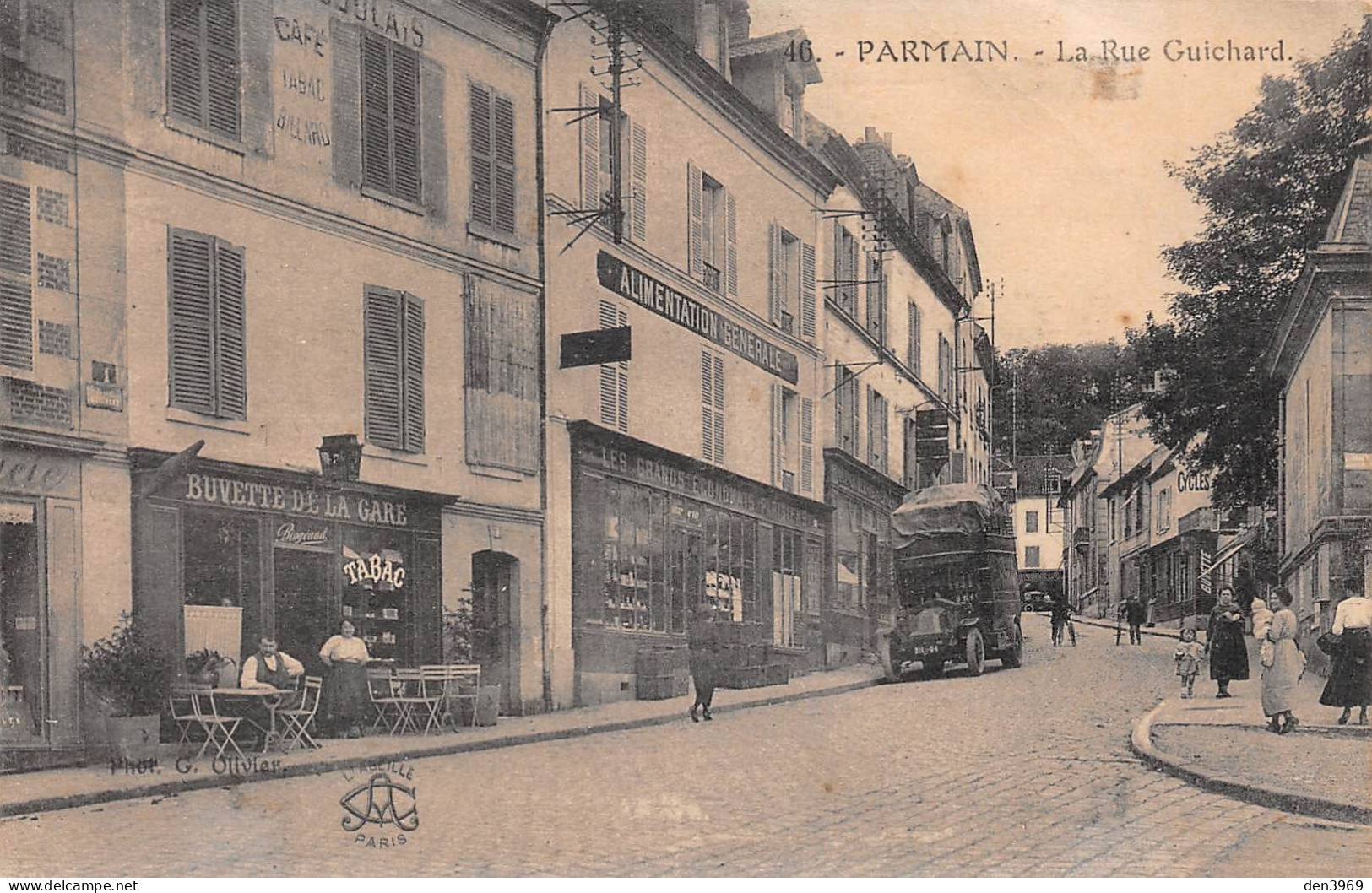 PARMAIN (Val-d'Oise) - La Rue Guichard - Tabac-Buvette De La Gare, Autobus, Alimentation Les Grands Economats Parisiens - Parmain
