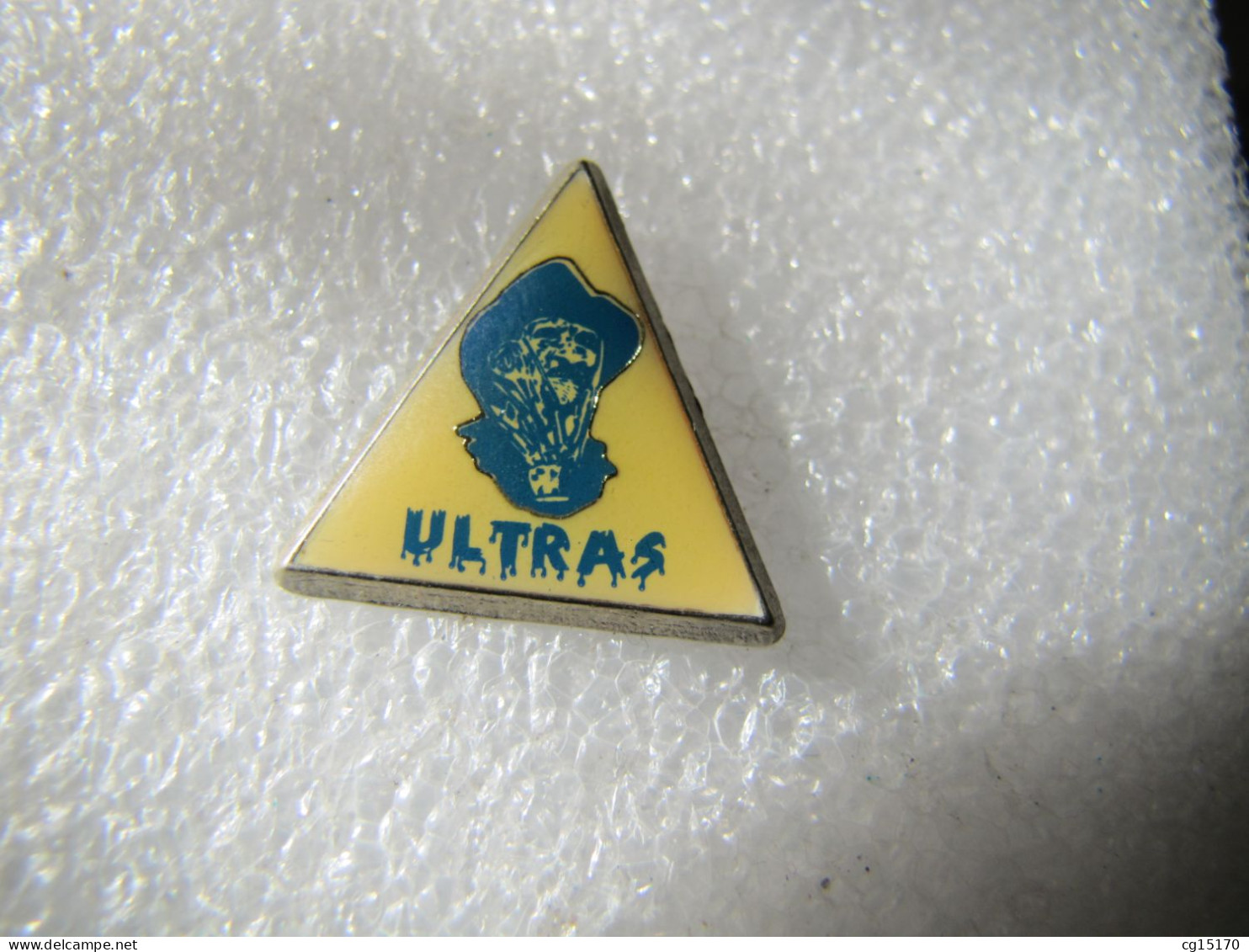 RARE  PIN'S    OLYMPIQUE DE MARSEILLE  ULTRAS - Fútbol