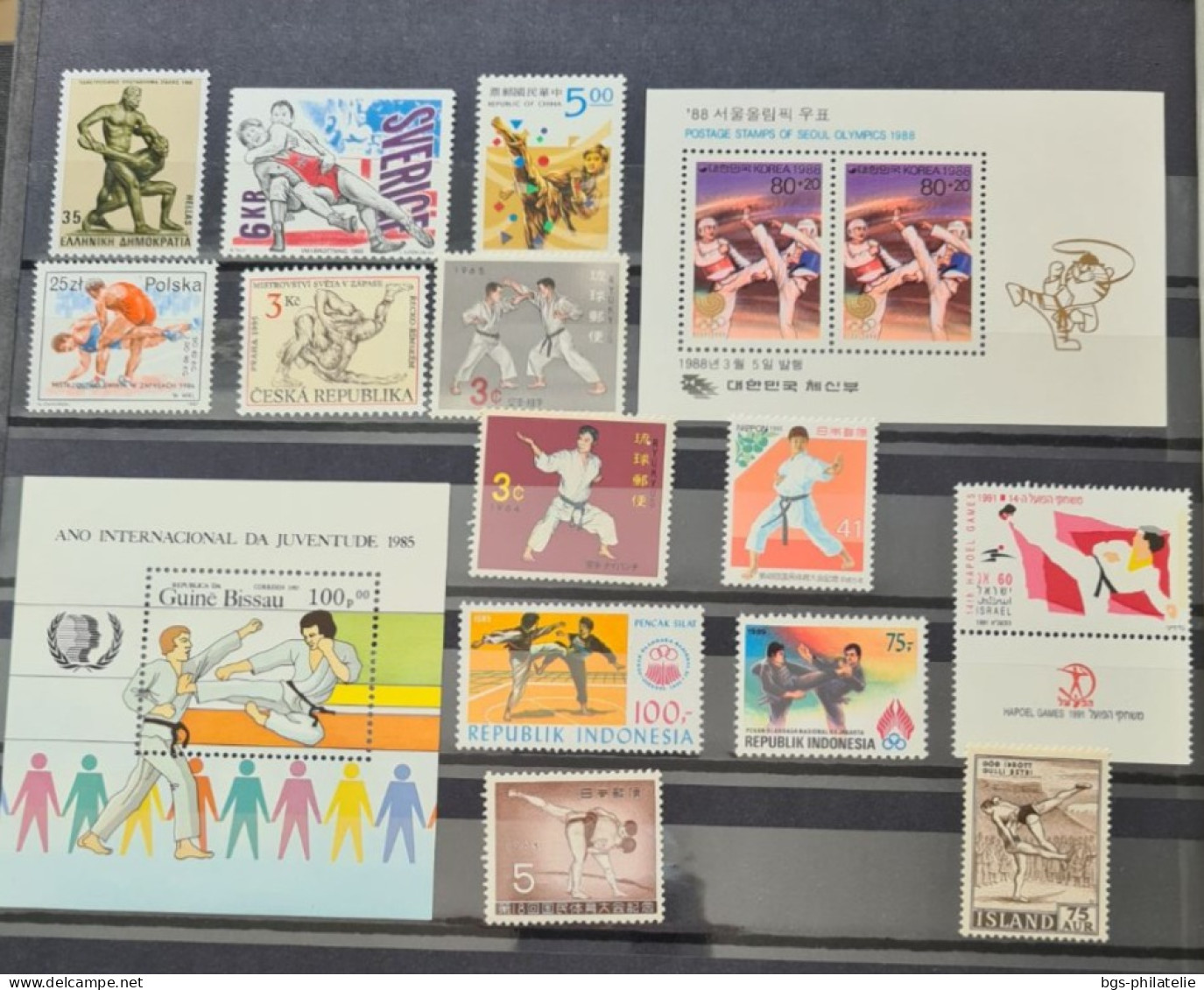 Collection de timbres sur le thème du Sport.