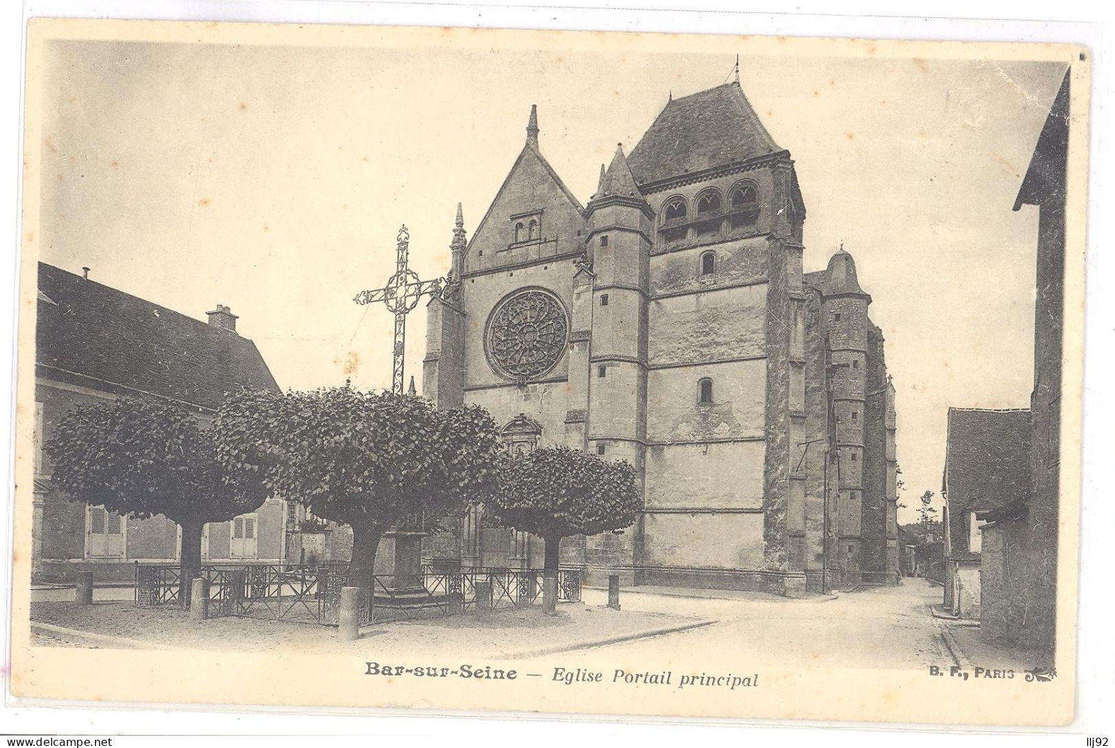 CPA 10 - BAR SUR SEINE (Aube) - Eglise - Portail Principal - Dos Non Divisé - Bar-sur-Seine