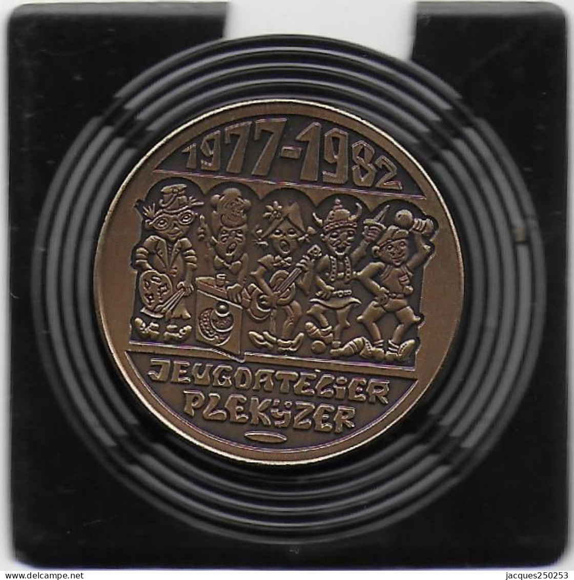 100 PLEKIJZERS 1982 BORNEN - Tokens Of Communes