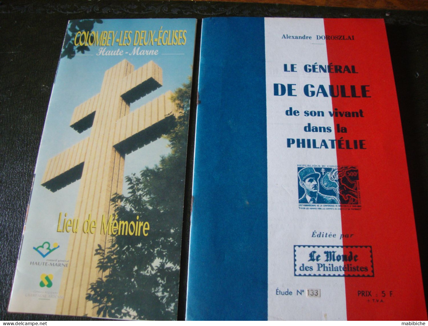 Lot De Documents Sur Le Général De Gaulle. - Covers & Documents