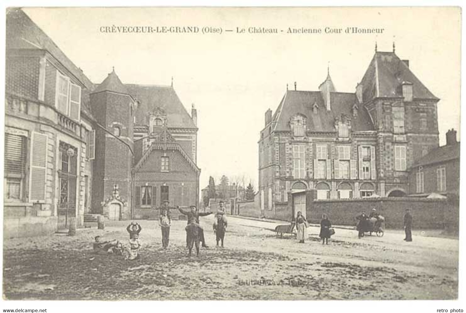 2 Cpa Crèvecoeur Le Grand - Le Château ... / Un Côté De La Place ... - Crevecoeur Le Grand