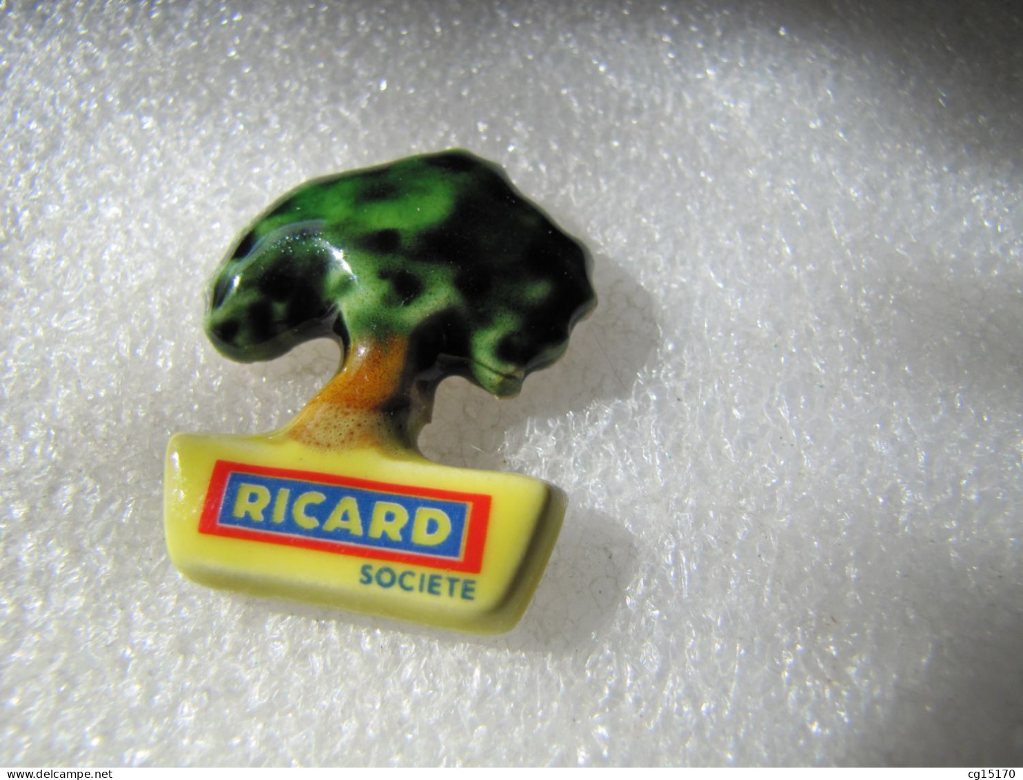 PIN'S    RICARD  SOCIÉTÉ PORCELAINE - Dranken