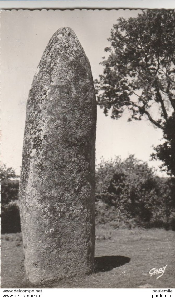 CPA  29  - HUELGOAT  MENHIR DE KERAMPEULVEN    GABY    P 700 - Dolmen & Menhirs