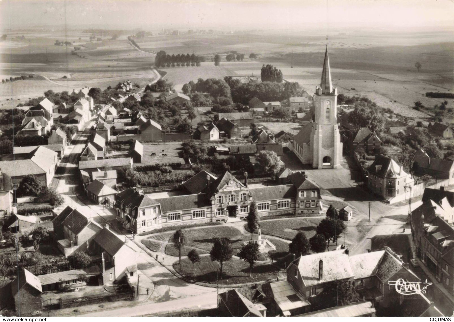 62 - CROISILLES _S27875_ Le Centre L'Eglise Les Ecoles - COMBIER - CPSM 15x10 Cm - Croisilles