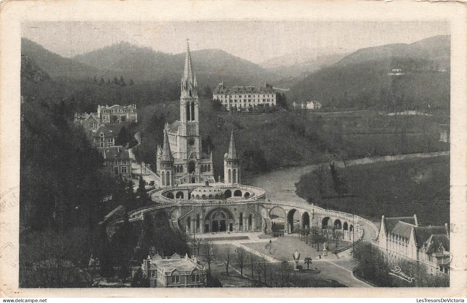 FRANCE - Lourdes - La Basilique - Vue Du Château-fort - Carte Postale Ancienne - Lourdes