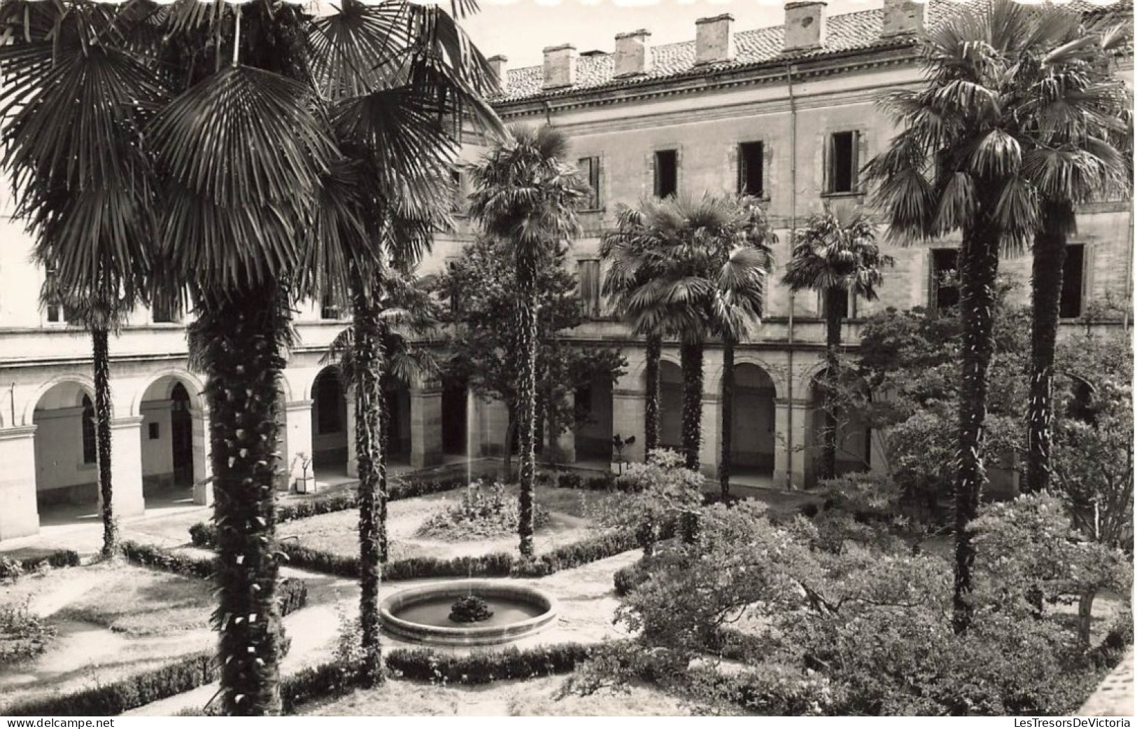 FRANCE - Aire Sur L'Adour - La Cour Intérieure Du Centre De Cure Universitaire - Carte Postale - Aire