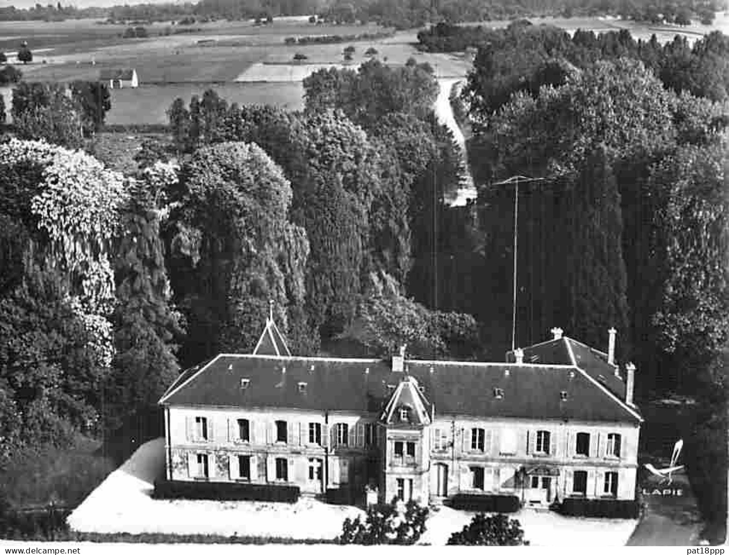 BON Lot de 40 cartes de CHATEAUX de VILLAGES (FRANCE 12 CPA + 5 CPSM PF + 23 CPSM GF dont 20 CPSM dentelées noir/blanc)