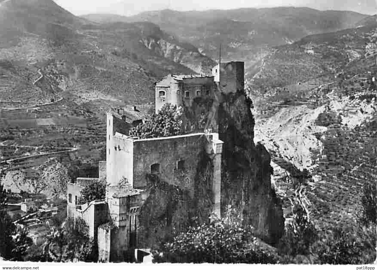 BON Lot de 40 cartes de CHATEAUX de VILLAGES (FRANCE 12 CPA + 5 CPSM PF + 23 CPSM GF dont 20 CPSM dentelées noir/blanc)