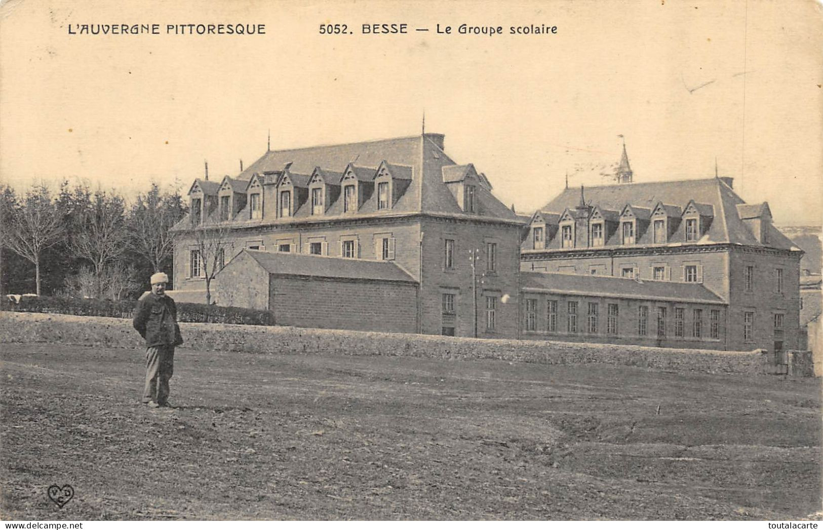 CPA 63 BESSE LE GROUPE SCOLAIRE - Besse Et Saint Anastaise