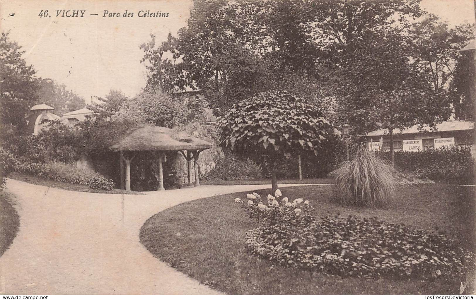 FRANCE - Vichy - Vue Sur Les Parc Des Célestins - Vue Générale  - Carte Postale Ancienne - Vichy