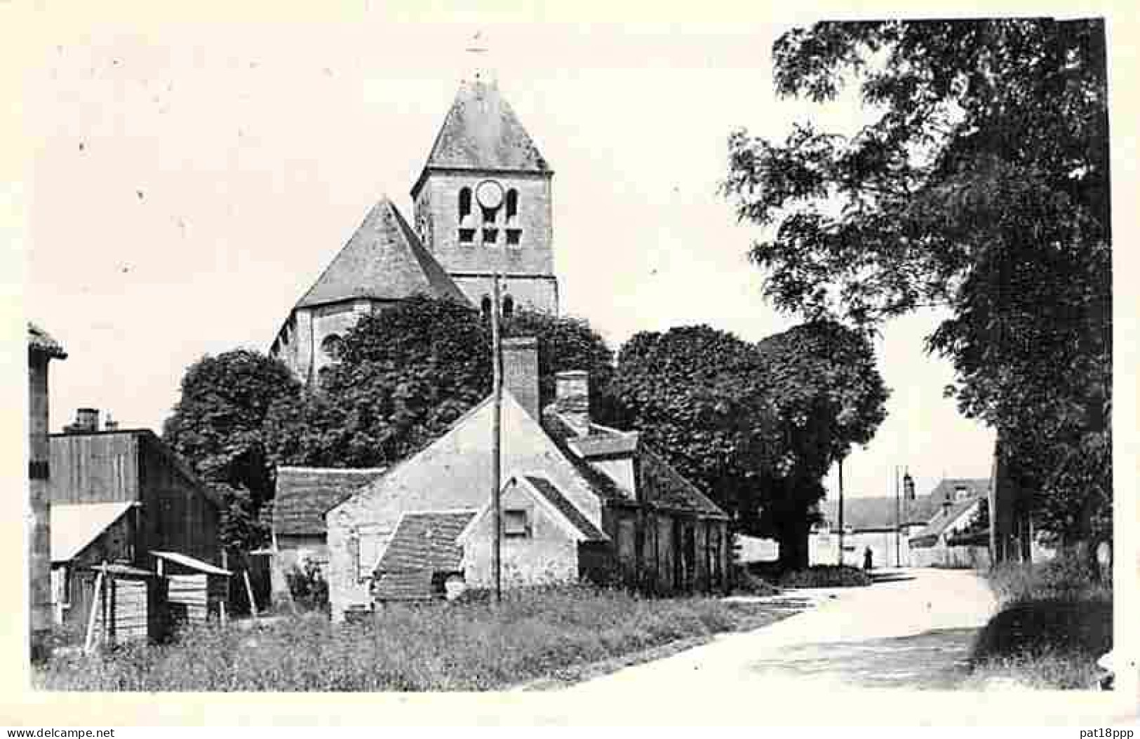 BON Lot de 30 cartes d'EGLISES de VILLAGES (- 6.000 h)  7 CPA + 12 CPSM PF + 11 CPSM-CPM GF - RELIGION CATHOLIQUE