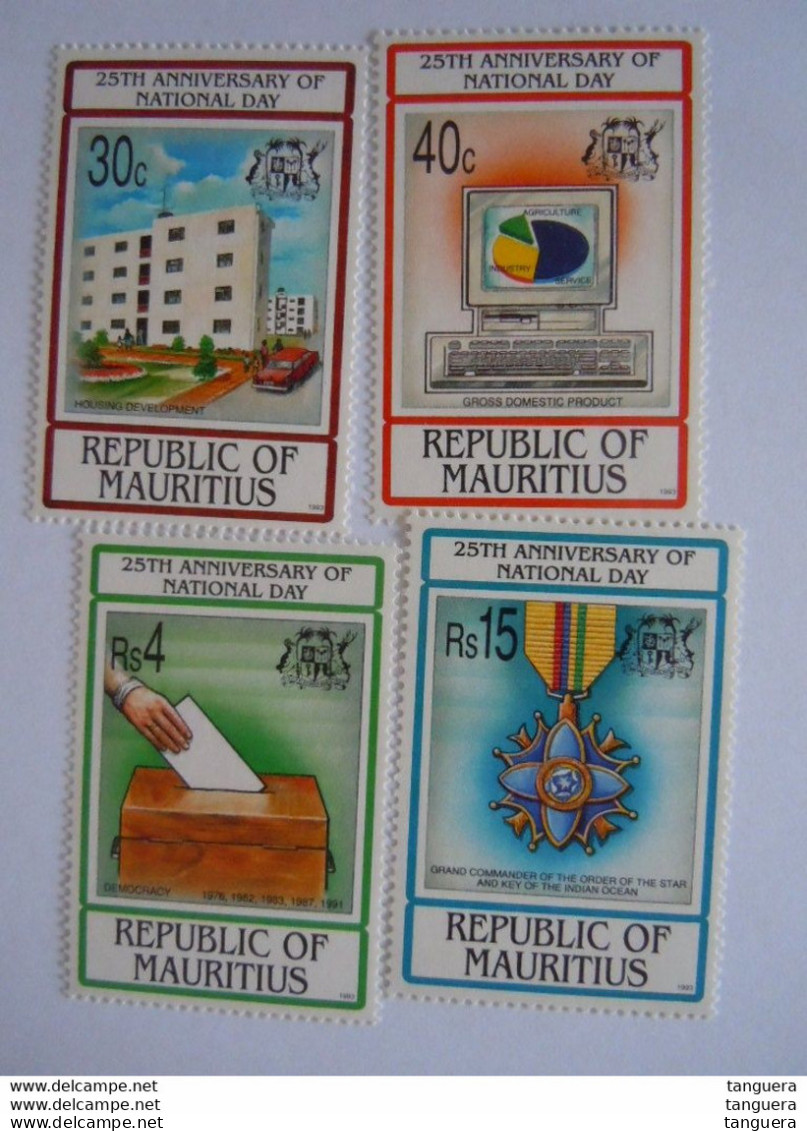 Mauritius Maurice 1993 Journée Nationale Immeubles Ordinateur Carte Urne De Vôte Médaille Yv 790-794 MNH ** - Mauricio (1968-...)