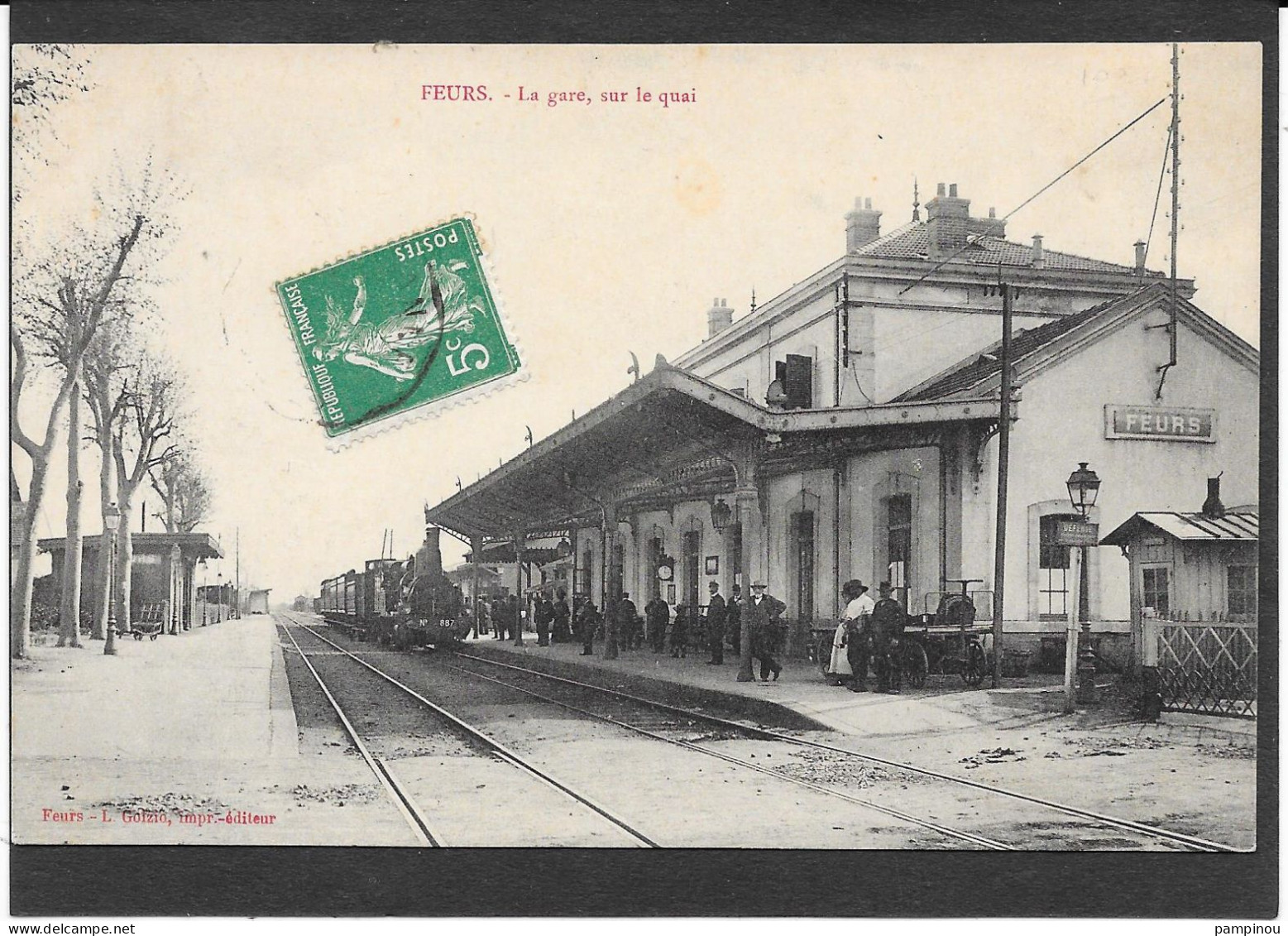 42 FEURS - La Gare, Sur Le Quai - Train - Animée - Feurs