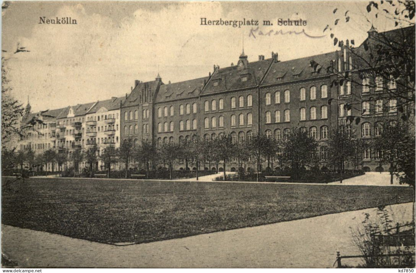 Neukölln - Herzbergplatz Mit Schule - Neukoelln