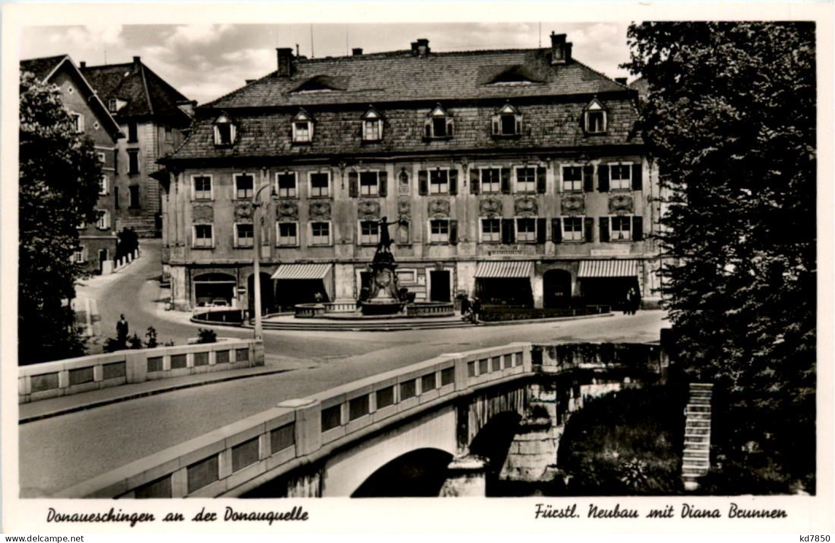 Donaueschingen, An Der Donauquelle, Fürstl.Neuhaus Mit Dianabrunnen - Donaueschingen