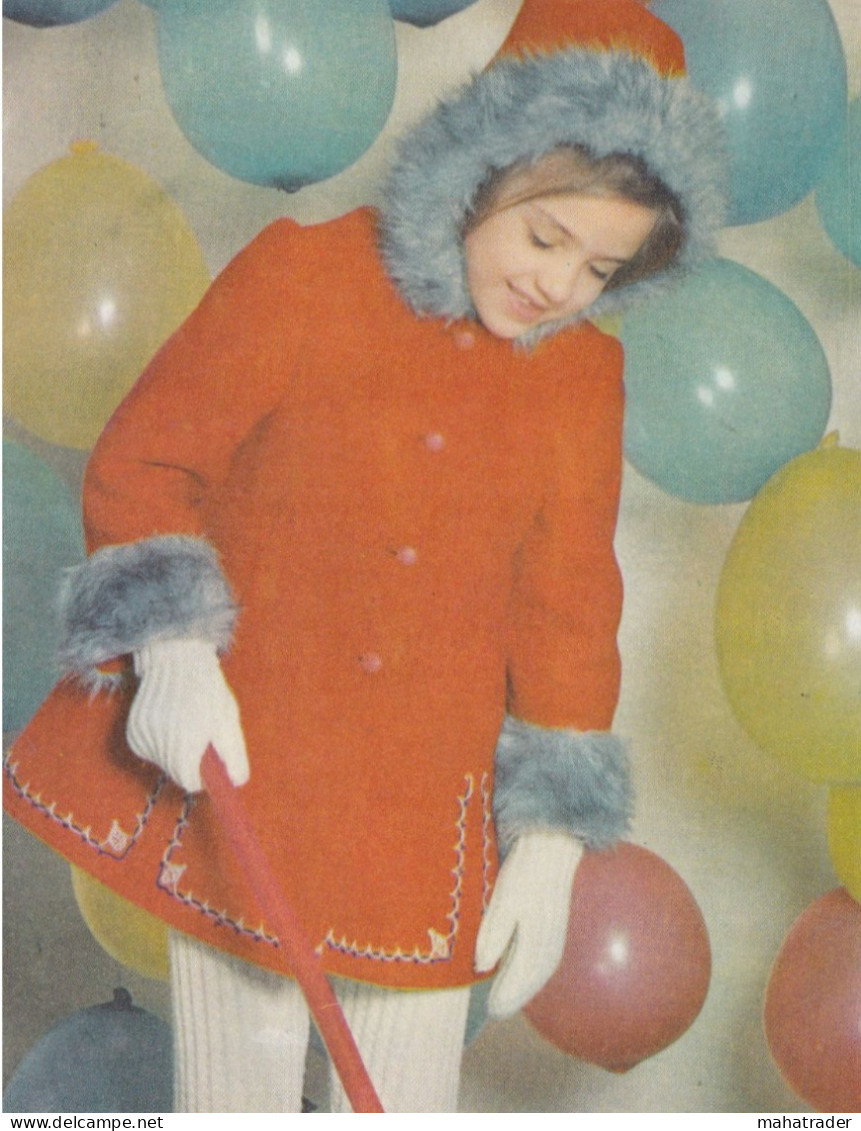 Soviet Fashion Card With The Pattern On The Backside - Little Girl In A Red Coat - Printed 1979 - Ca. 18x14 Cm - Sin Clasificación