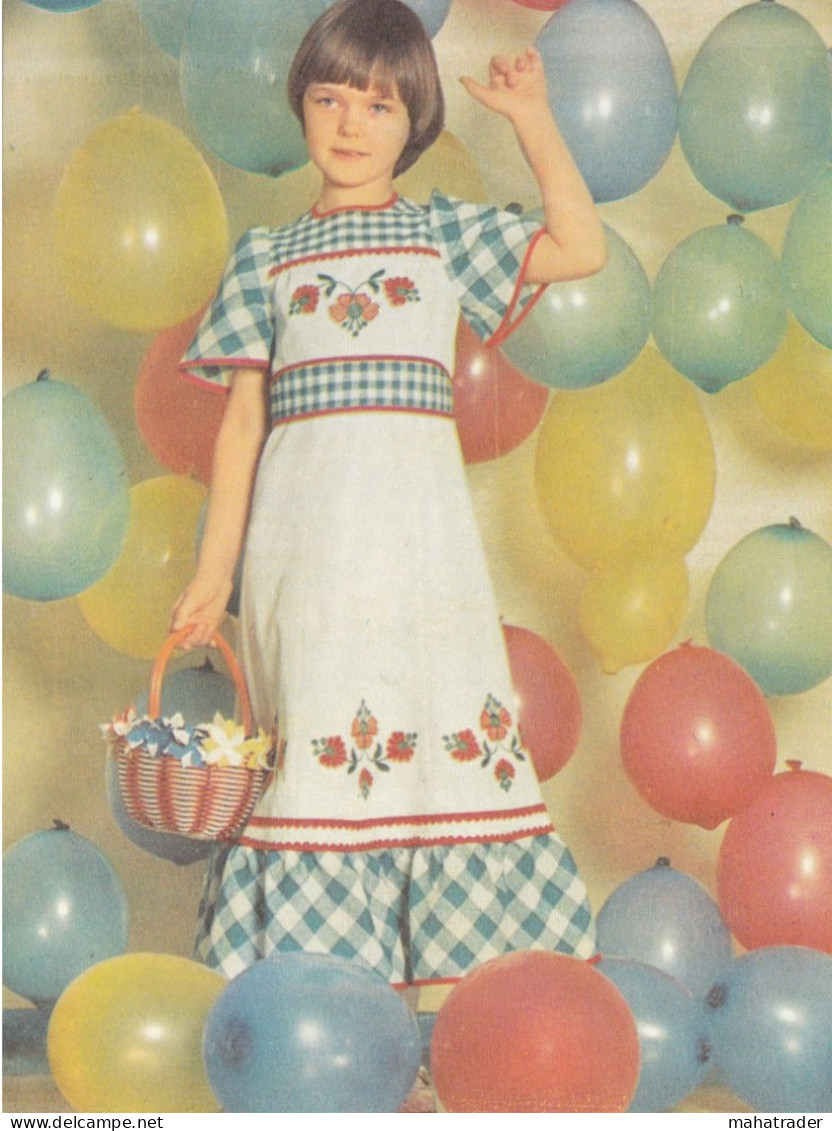 Soviet Fashion Card With The Pattern On The Backside - Little Girl In A Fancy Dress - Printed 1979 - Ca. 18x14 Cm - Unclassified