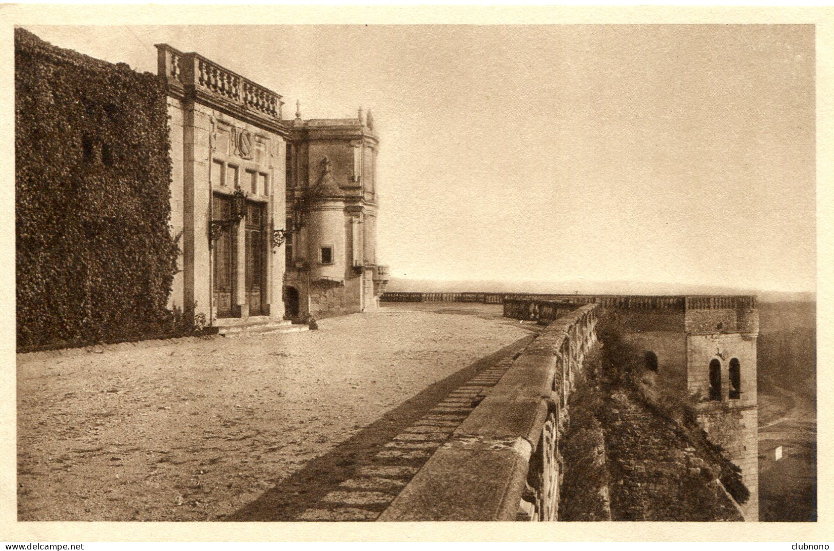 CPA - GRIGNAN - LE CHATEAU - UNE VUE DES TERRASSES - Grignan