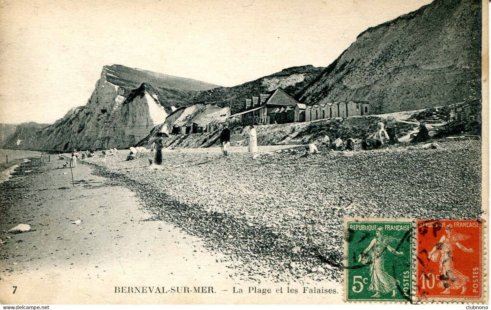 CPA -  BERNEVAL-SUR-MER - LA PLAGE ET LES FALAISES (IMPECCABLE) - Berneval