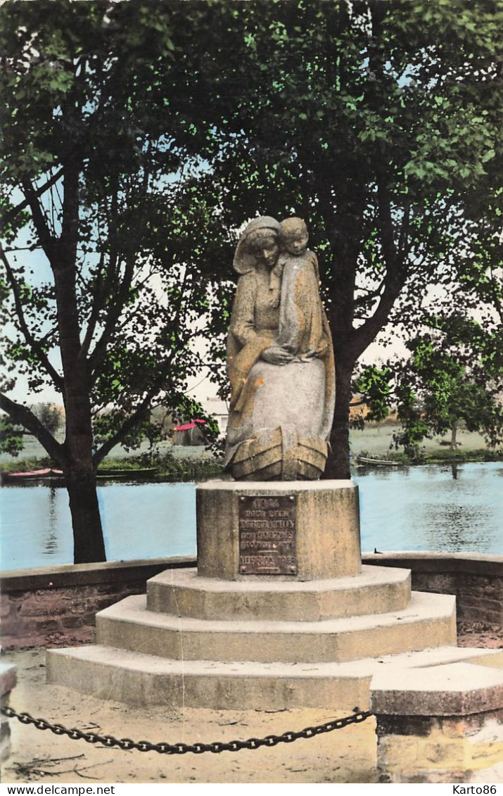 Nort Sur Erdre * La Vierge Au Bord De La Rivière - Nort Sur Erdre