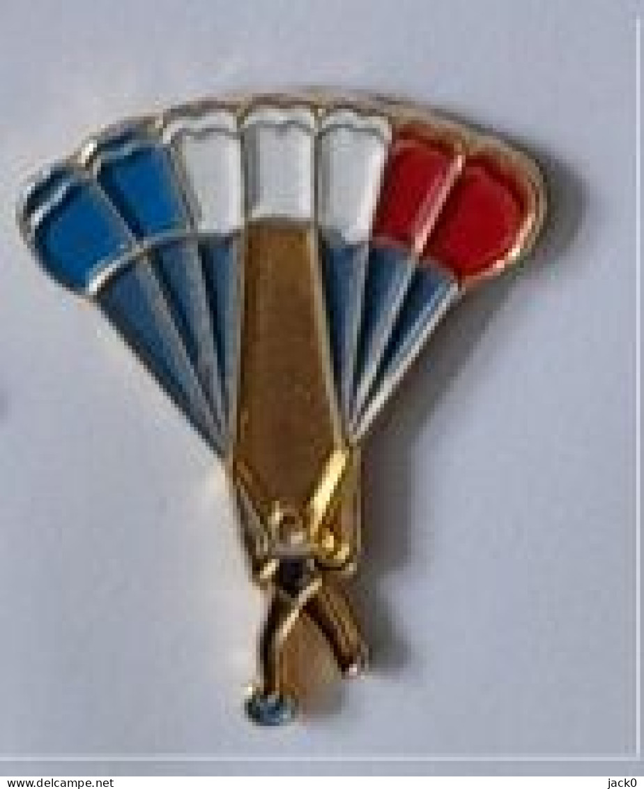 Pin's  Sport  Parachutisme, Parachute  Tricolore - Parachutting