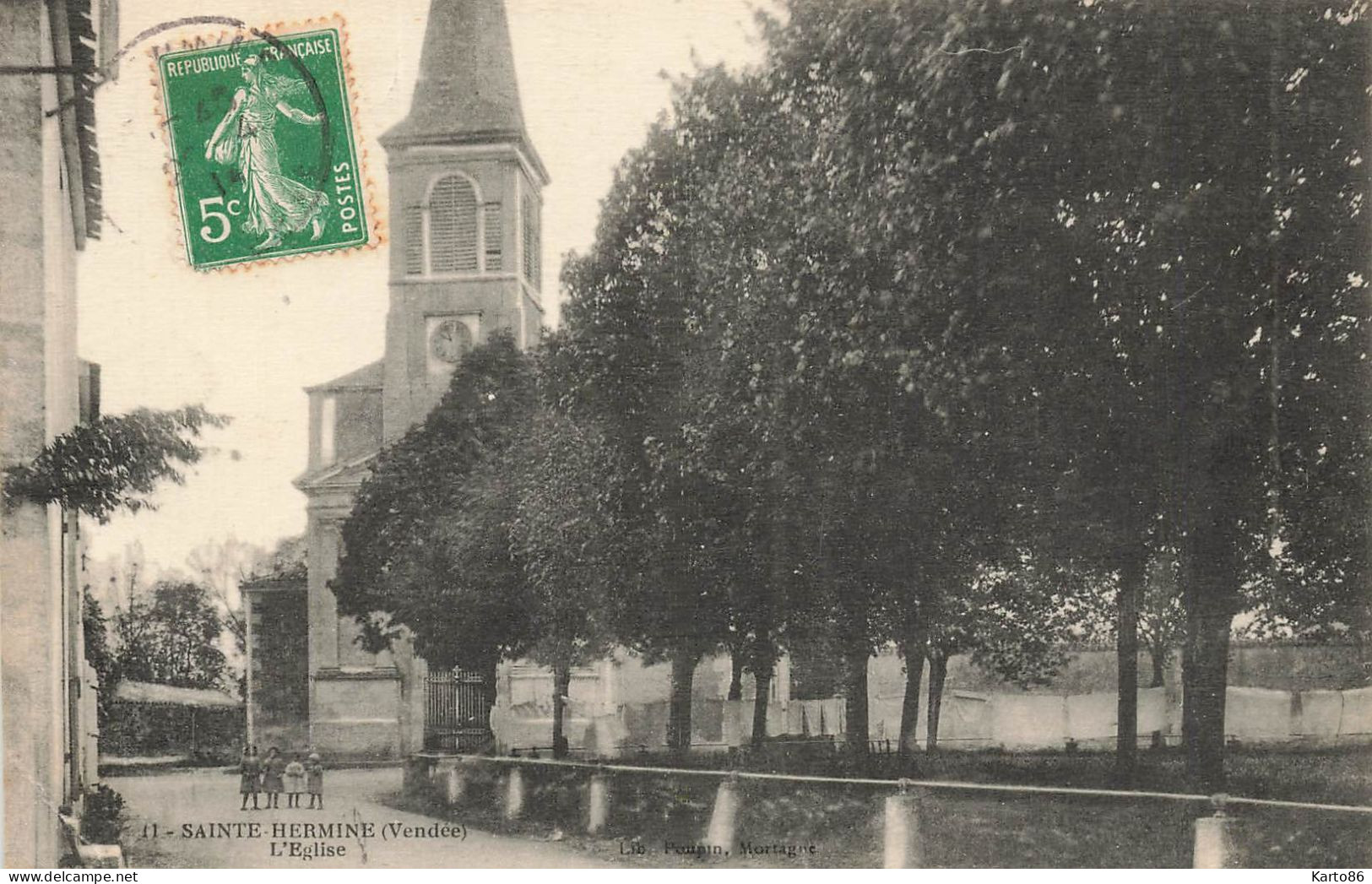 Ste Hermine * Place Et église Du Village * Villageois - Sainte Hermine