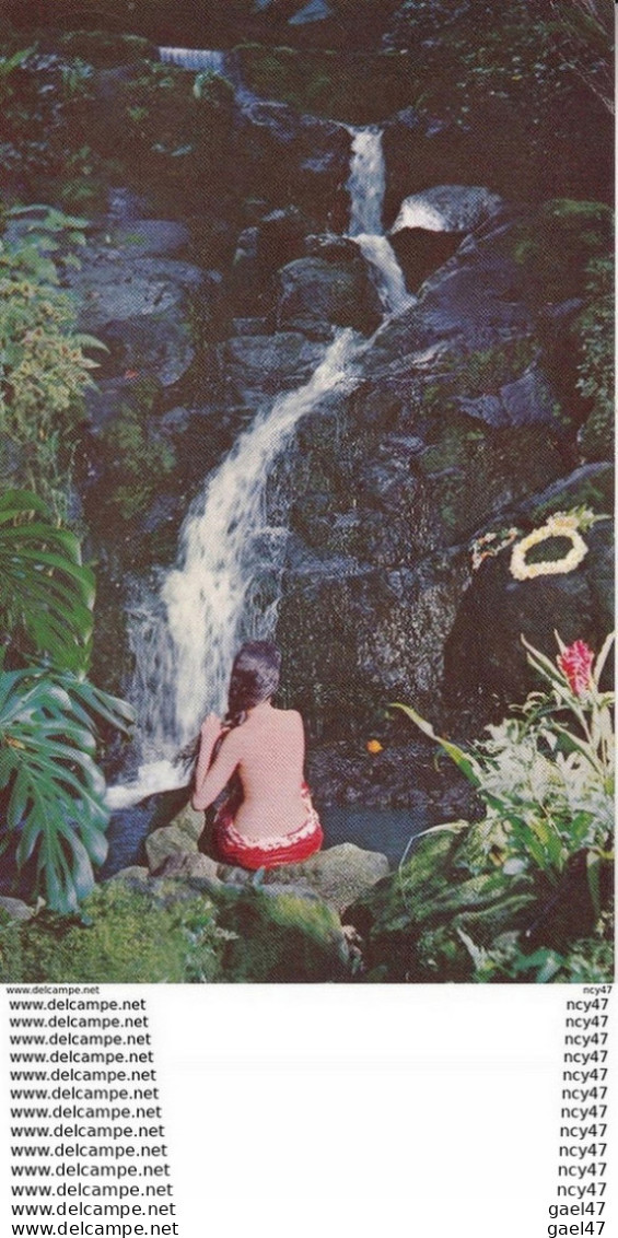 CPSM/pf  MATAIEA (Tahiti).  Bain à La Cascade, Tahitienne Torse Nue. ..D697 - Tahiti