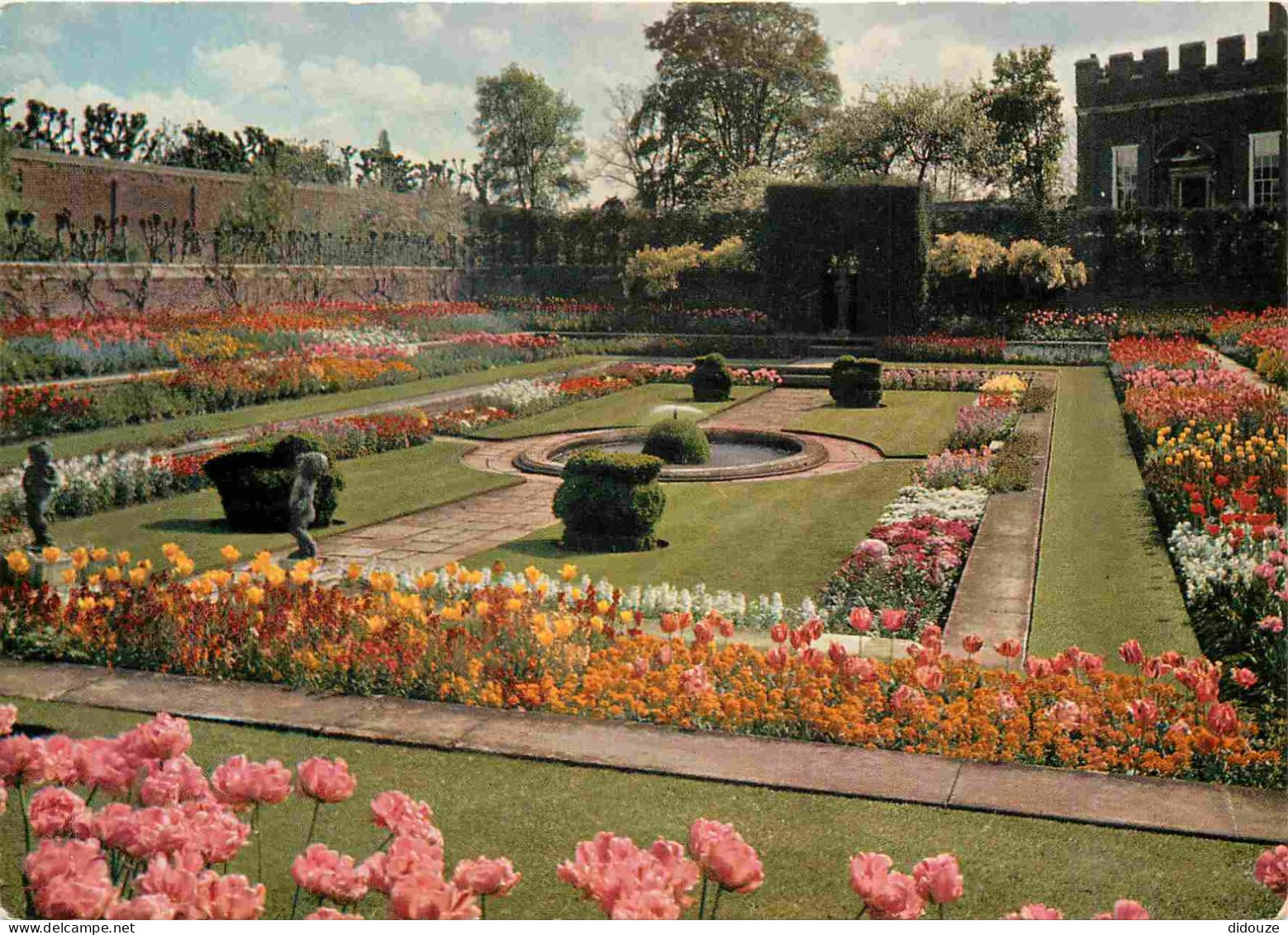 Angleterre - Hampton Court Palace - The Pond Garden - Middlesex - England - Royaume Uni - UK - United Kingdom - CPM - Vo - Middlesex