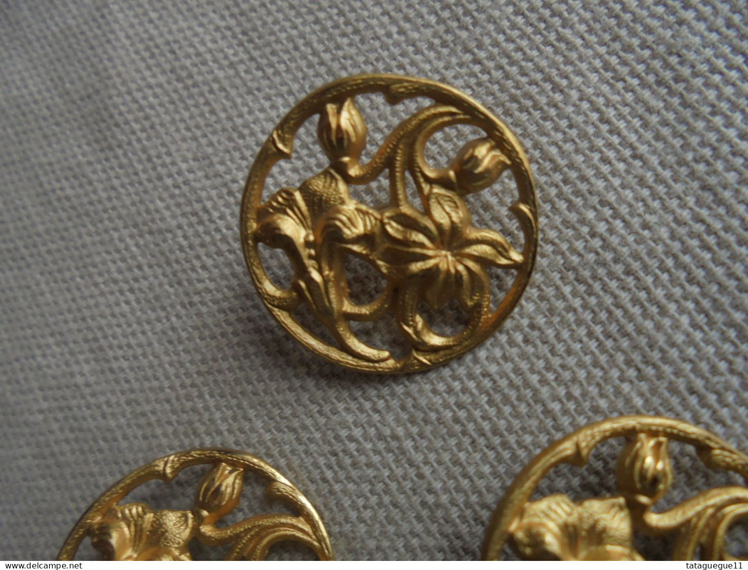 Ancien - 3 Boutons En Laiton Ajouré Fleurs De Lys Art Nouveau - Buttons