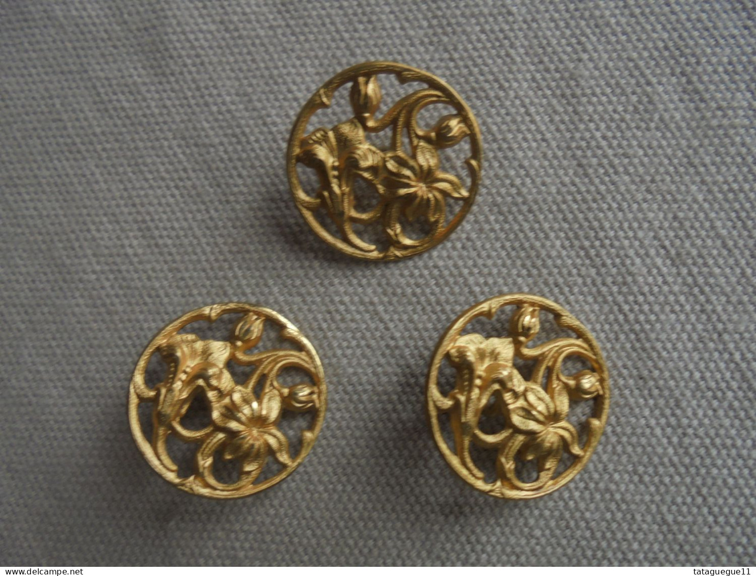 Ancien - 3 Boutons En Laiton Ajouré Fleurs De Lys Art Nouveau - Buttons