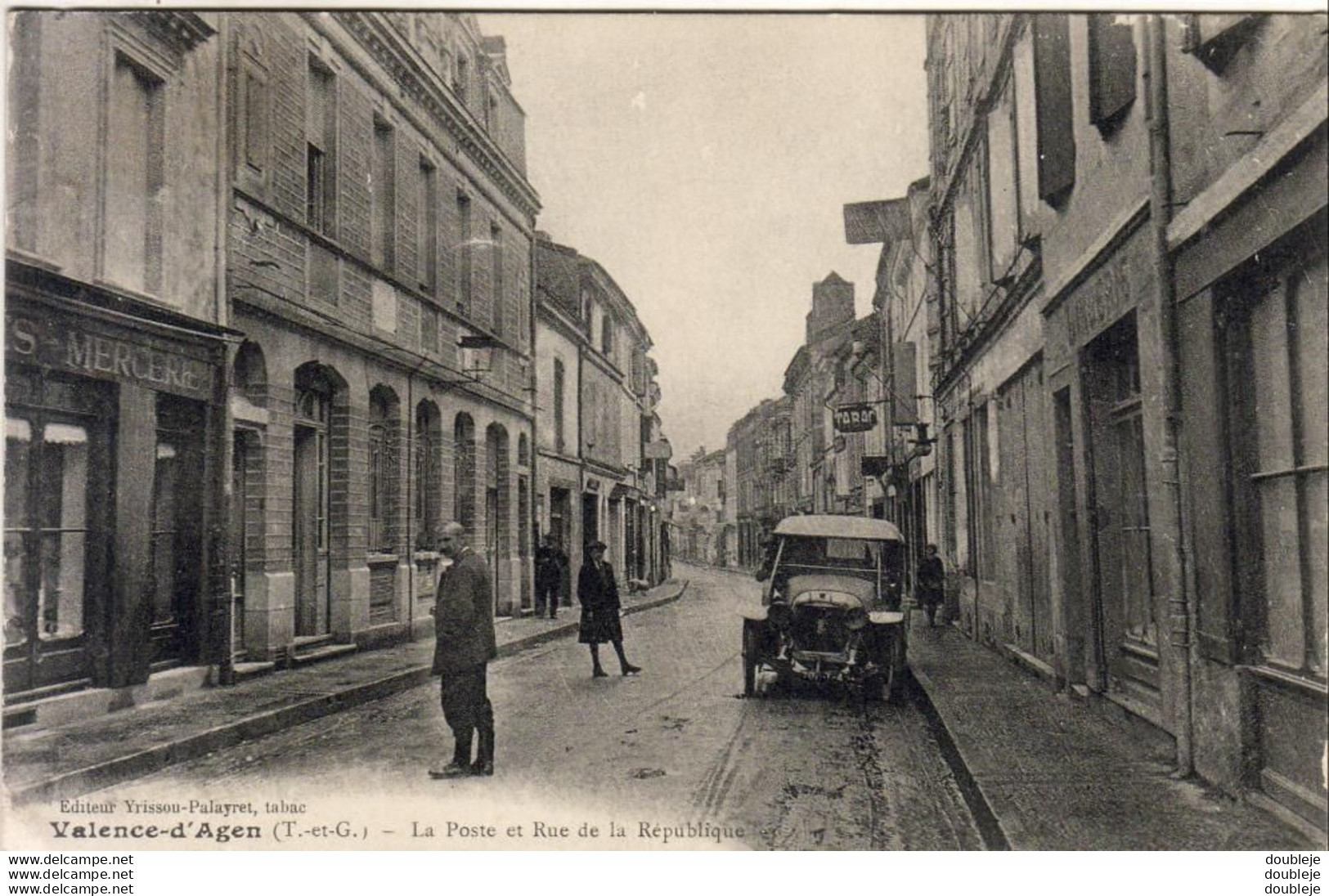 D82   VALENCE D'AGEN  La Poste Et Rue De La République - Valence