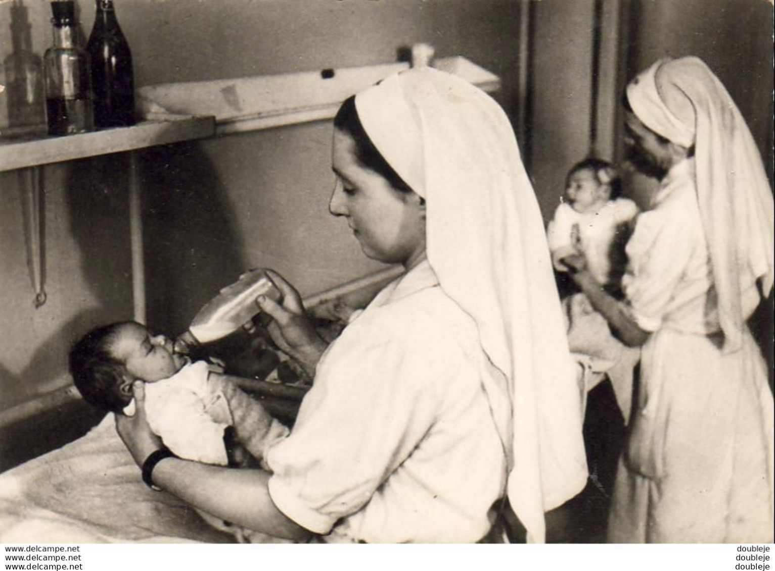 La CROIX ROUGE FRANÇAISE Veille Sur Le Première Enfance - Red Cross