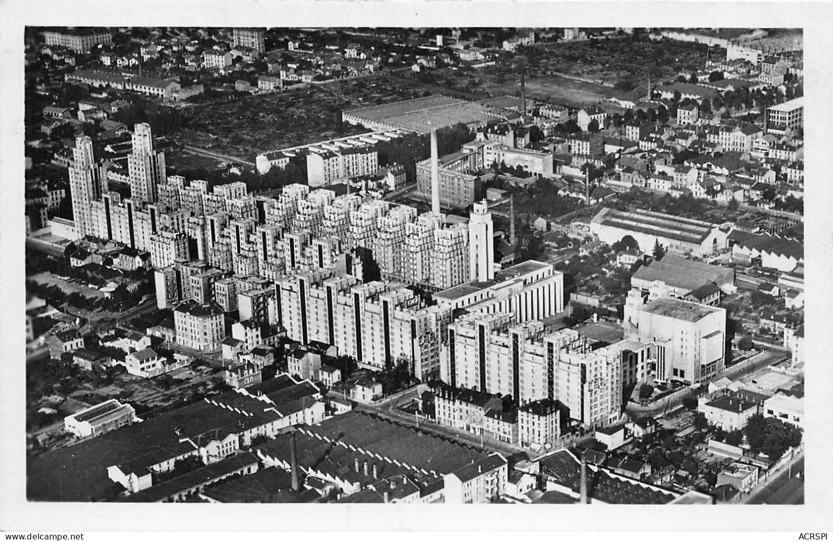 VILLEURBANNE Vue Aerienne De La Cite Des Gratte Ciel  1(scan Recto-verso) MA233 - Villeurbanne