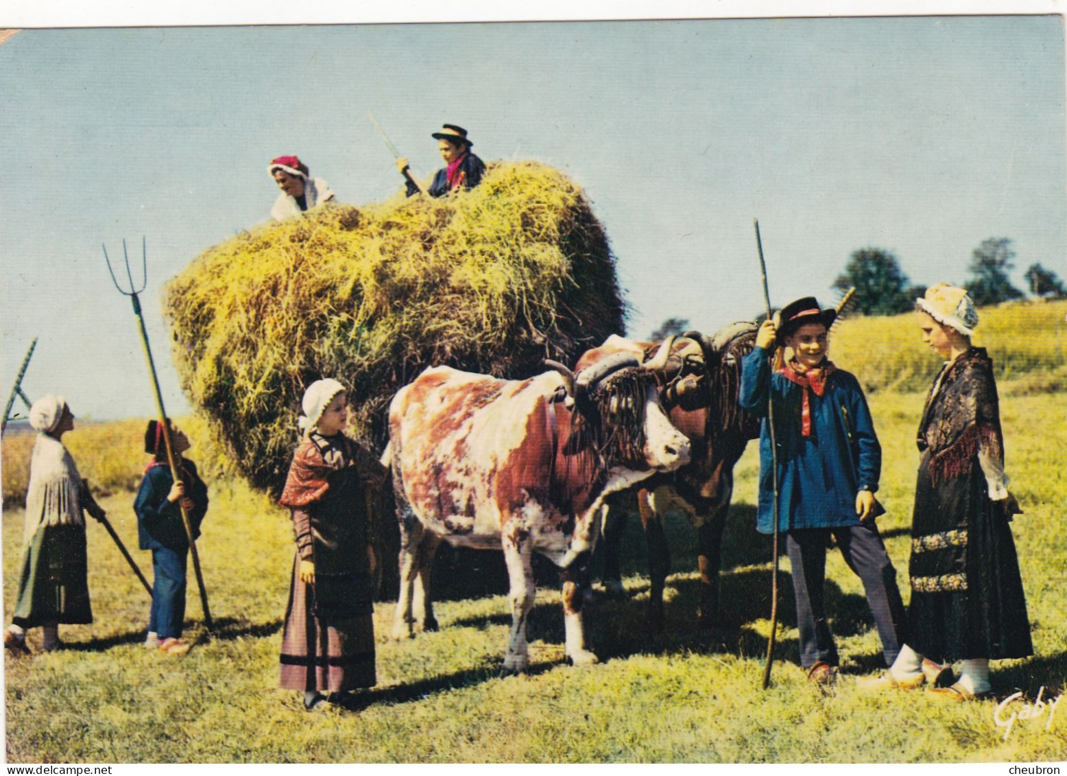 AGRICULTURE. FENAISON. ATTELAGE .ANIMATION " LA GAITE SAVINOISE "..GROUPE SCOLAIRE DE ST-AMANT ROCHE SAVINE (63) - Cultures