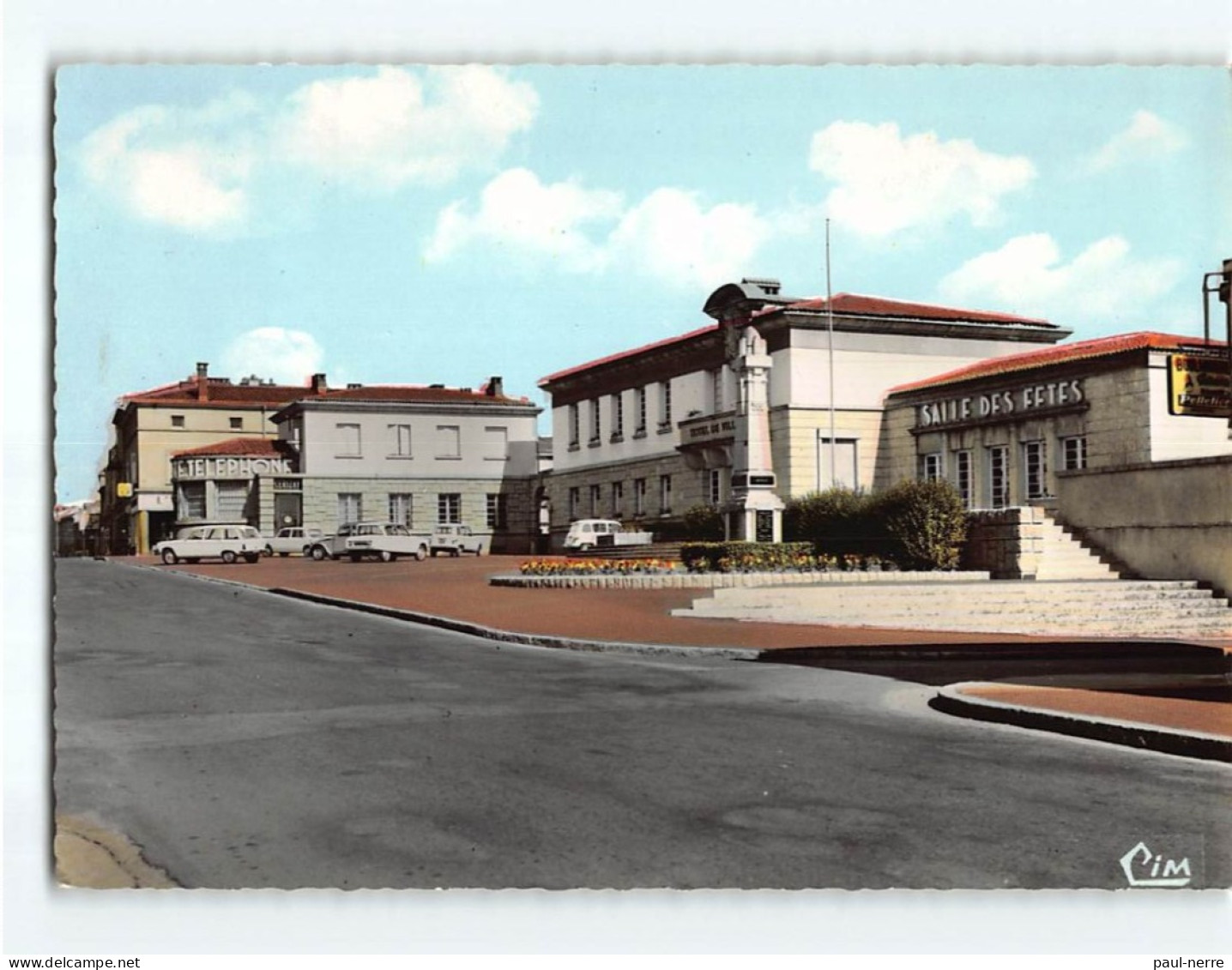 CERIZAY : L'Hôtel De Ville Et La Poste - Très Bon état - Cerizay