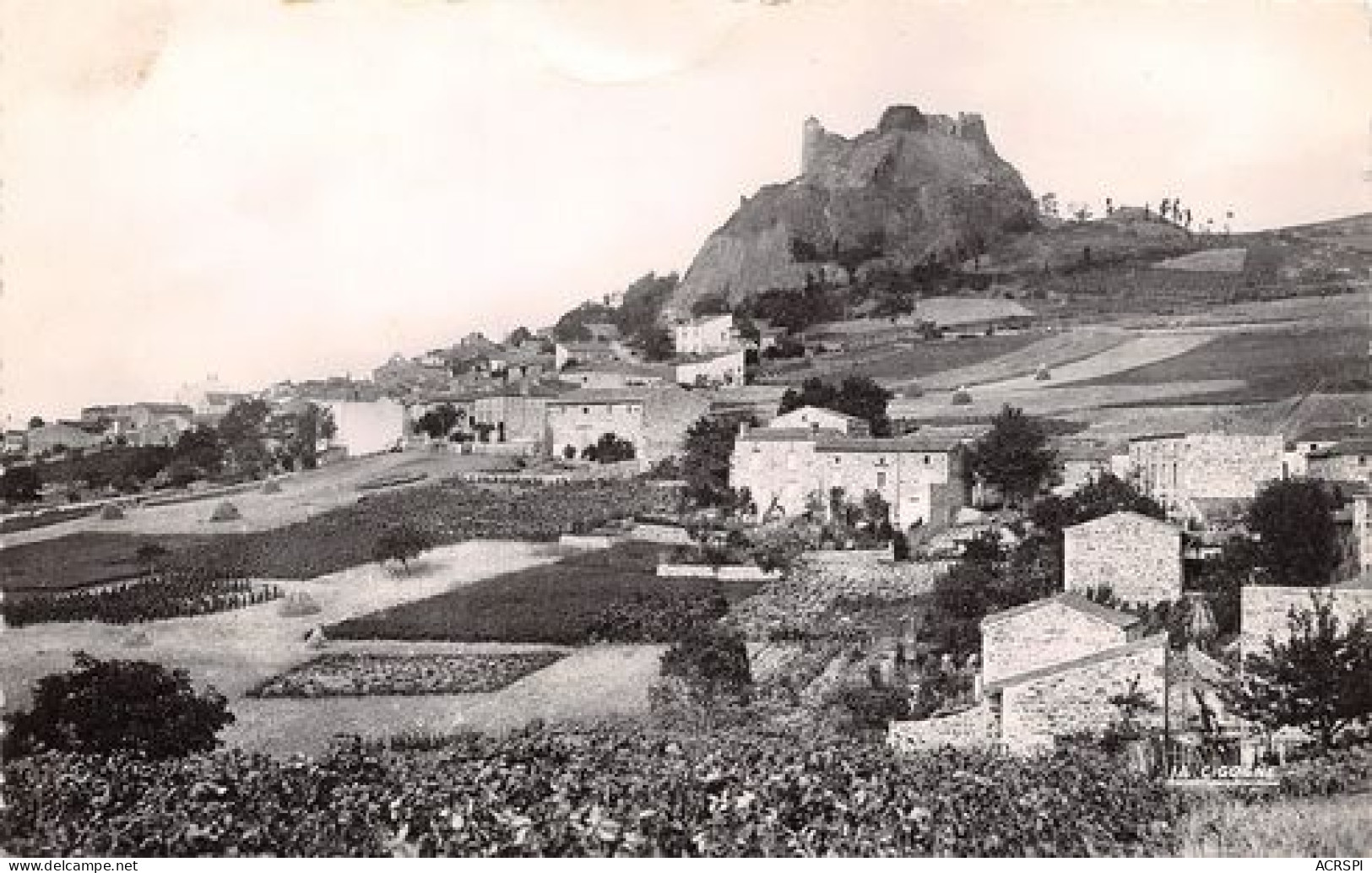 Environs De VIC LE COMTE BURON Vue Generale Et Le Chateau Je Suis Buron Roche Tres Haute 30(scan Recto-verso)MA334 - Vic Le Comte