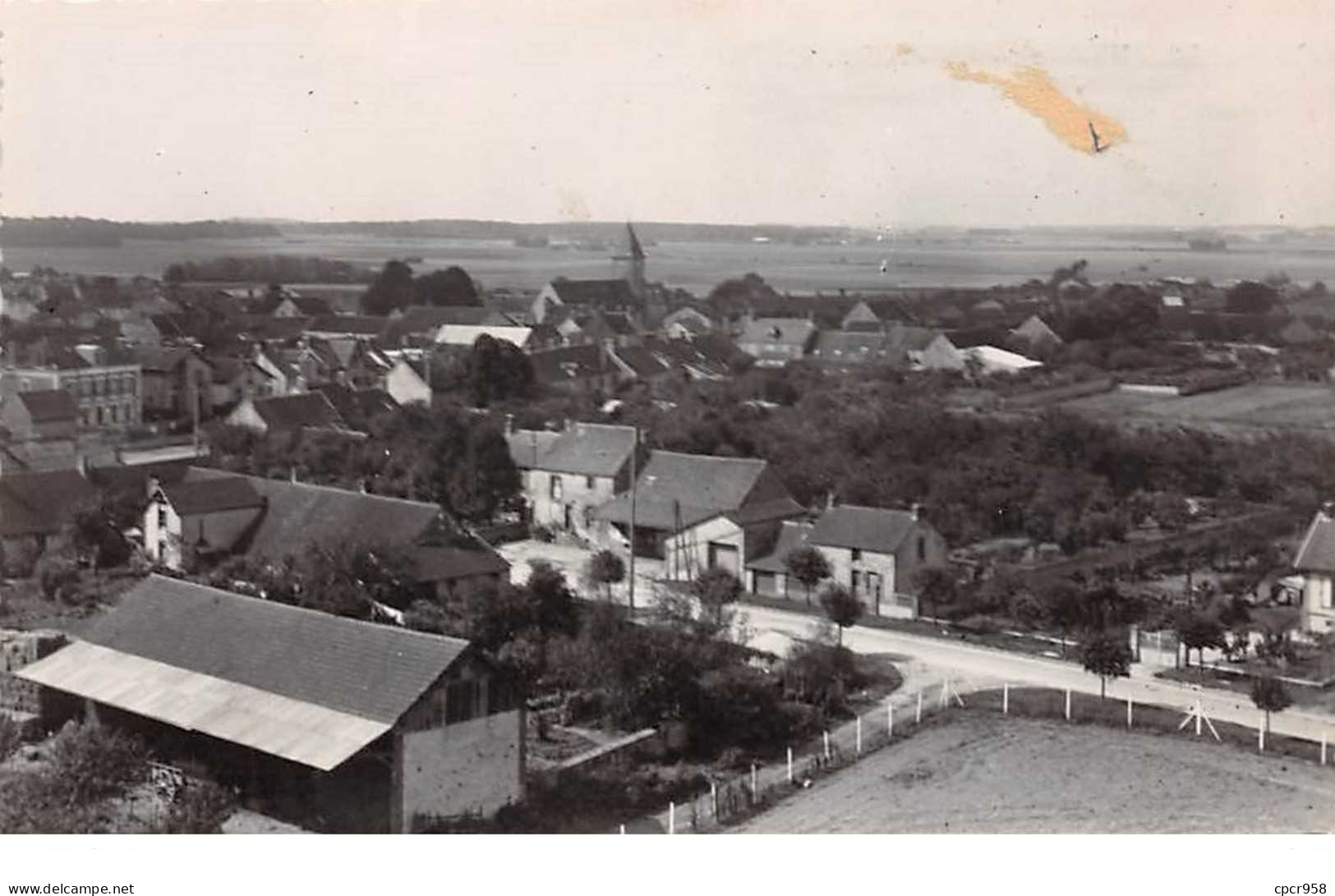 77 . N° 101669  . Cpsm .9x14 Cm  .villiers St Georges .vue Generale . - Villiers Saint Georges