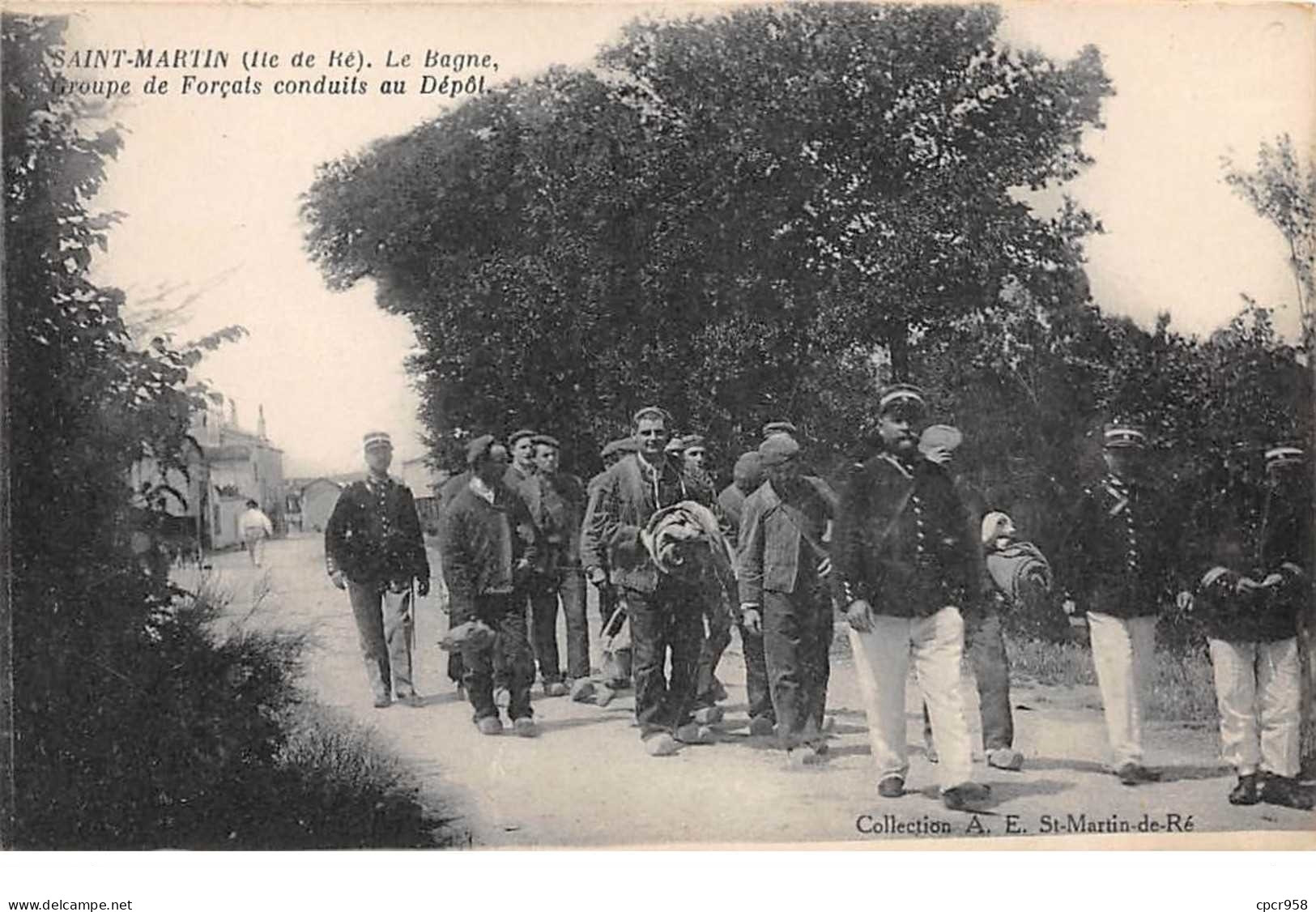 17 - N°150342 - Saint-martin-de-ré - Le Bagne, Groupe De Forçats Conduits Au Dépôt - Saint-Martin-de-Ré