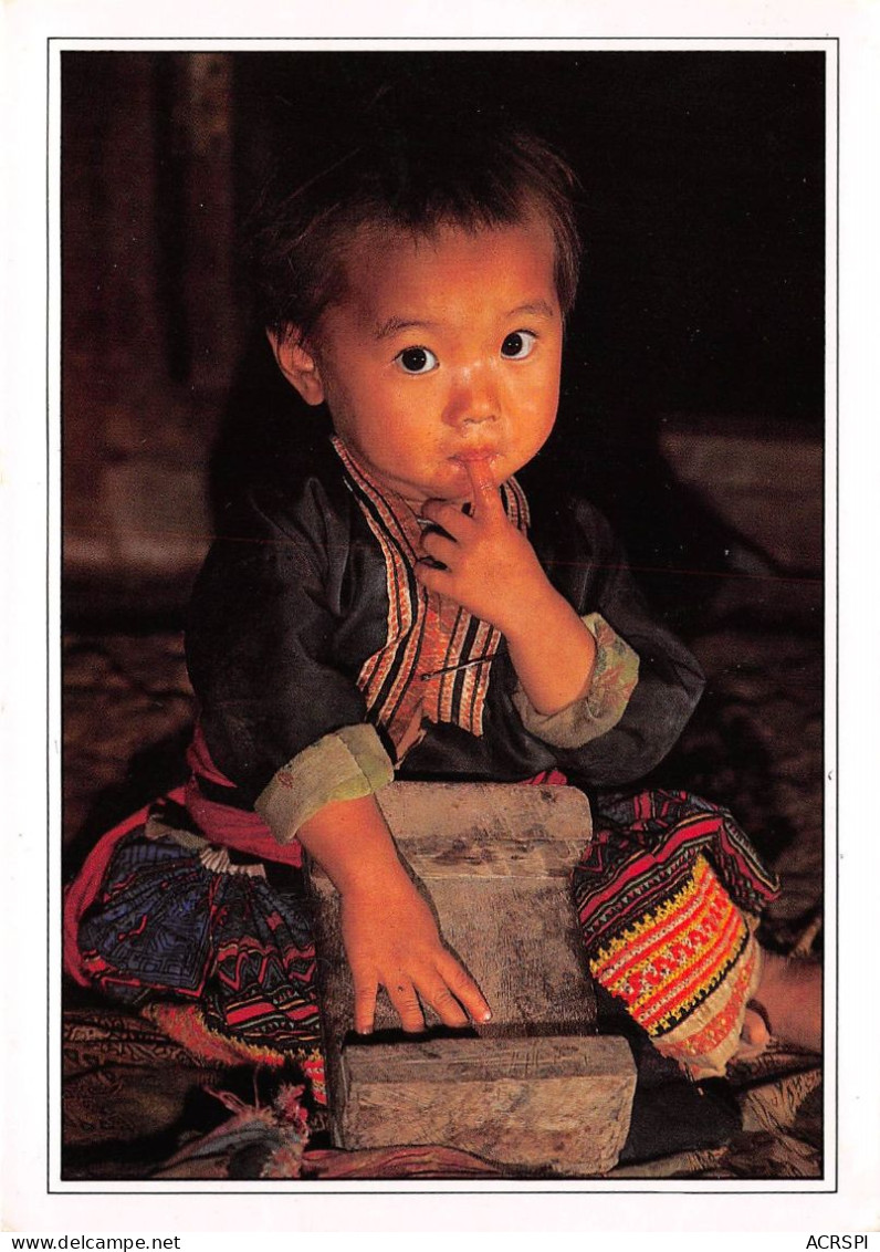 Shy And Uncertain This Young Hmong Tribal Girl In THAILAND Eyes The Stranger In Her House 8(scan Recto-verso) MA378 - Thailand