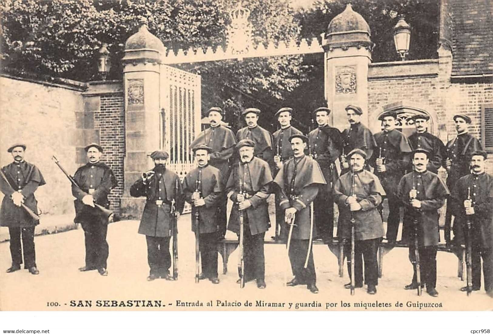 Espagne - N°60843 - SAN SEBASTIAN - Entrada Al Palacio De Miramar Y Guardia Por Los Miqueletes De Guipuzcoa - Guipúzcoa (San Sebastián)