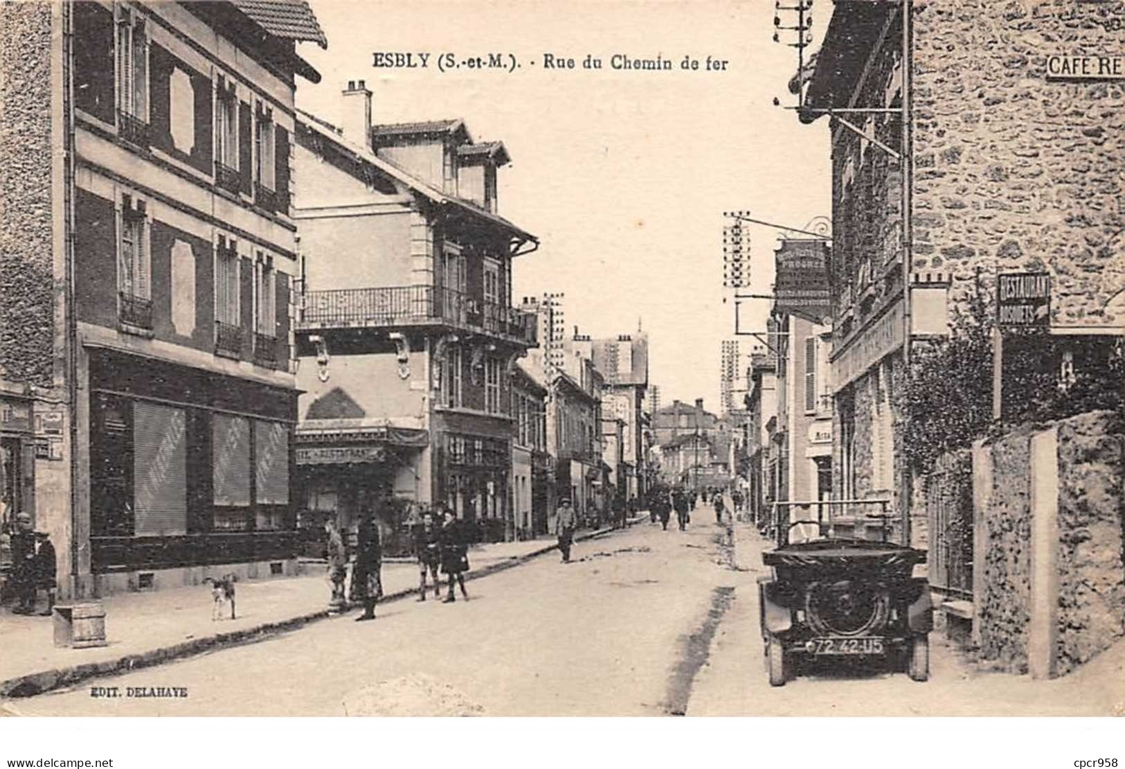 77. N° 104275 .esbly .la Rue Du Chemin De Fer .commerces . - Esbly