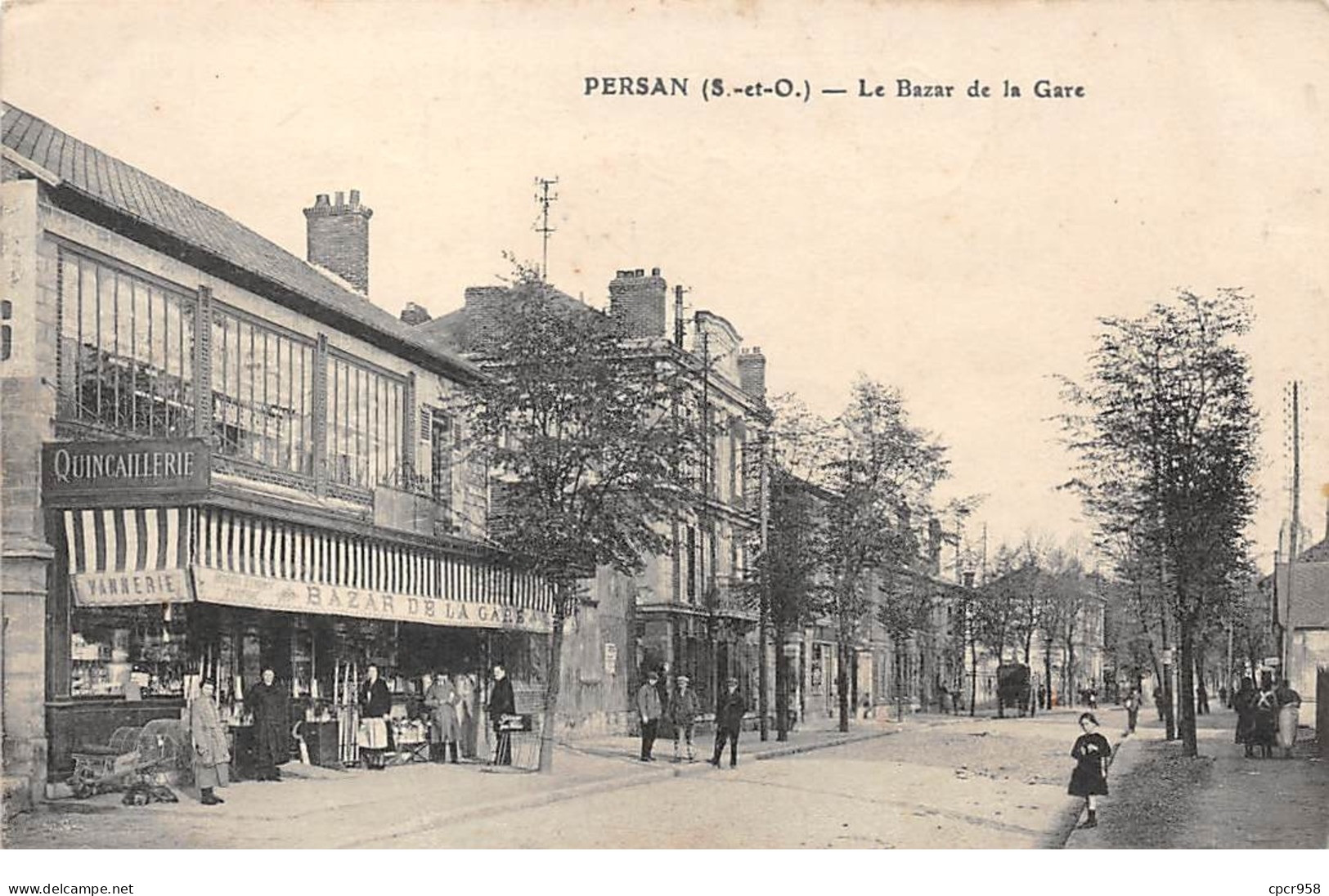 95 .n°  108021  . Persan . Le Bazar De La Gare .plie . - Persan