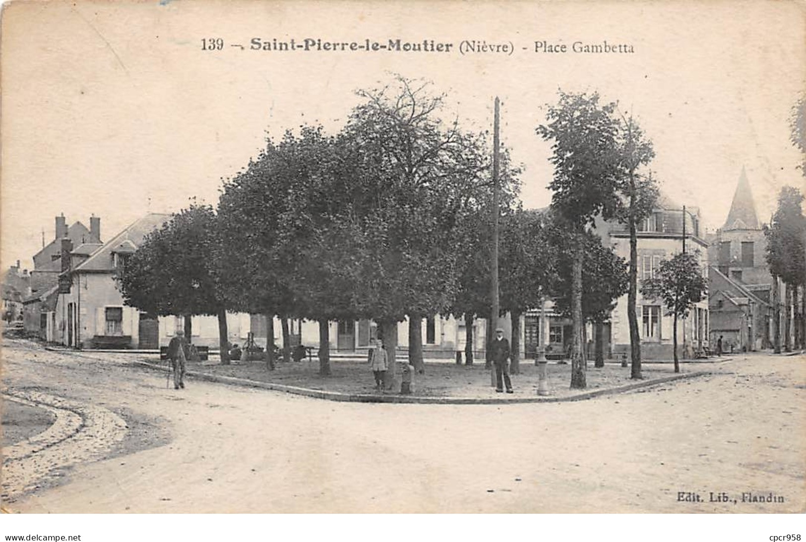 58  .n°  107483 . Saint Pierre Le Moutier .place Gambetta . - Saint Pierre Le Moutier