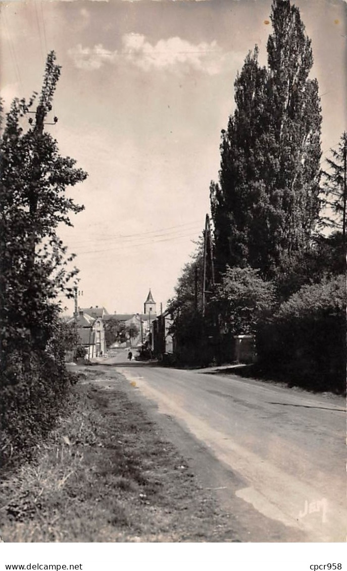 59 .n°106251 .  Jeumont .rue De Solre Le Chateau .cpsm . - Jeumont