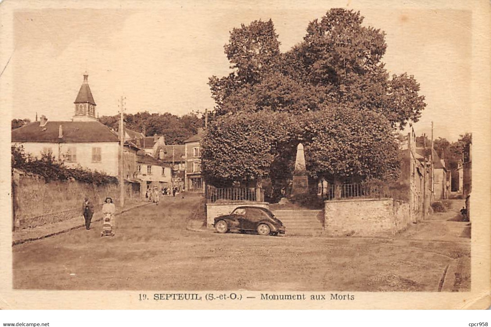 78  .n°  107772 . Septeuil . Voiture .monument Aux Morts .le Clocher . - Septeuil