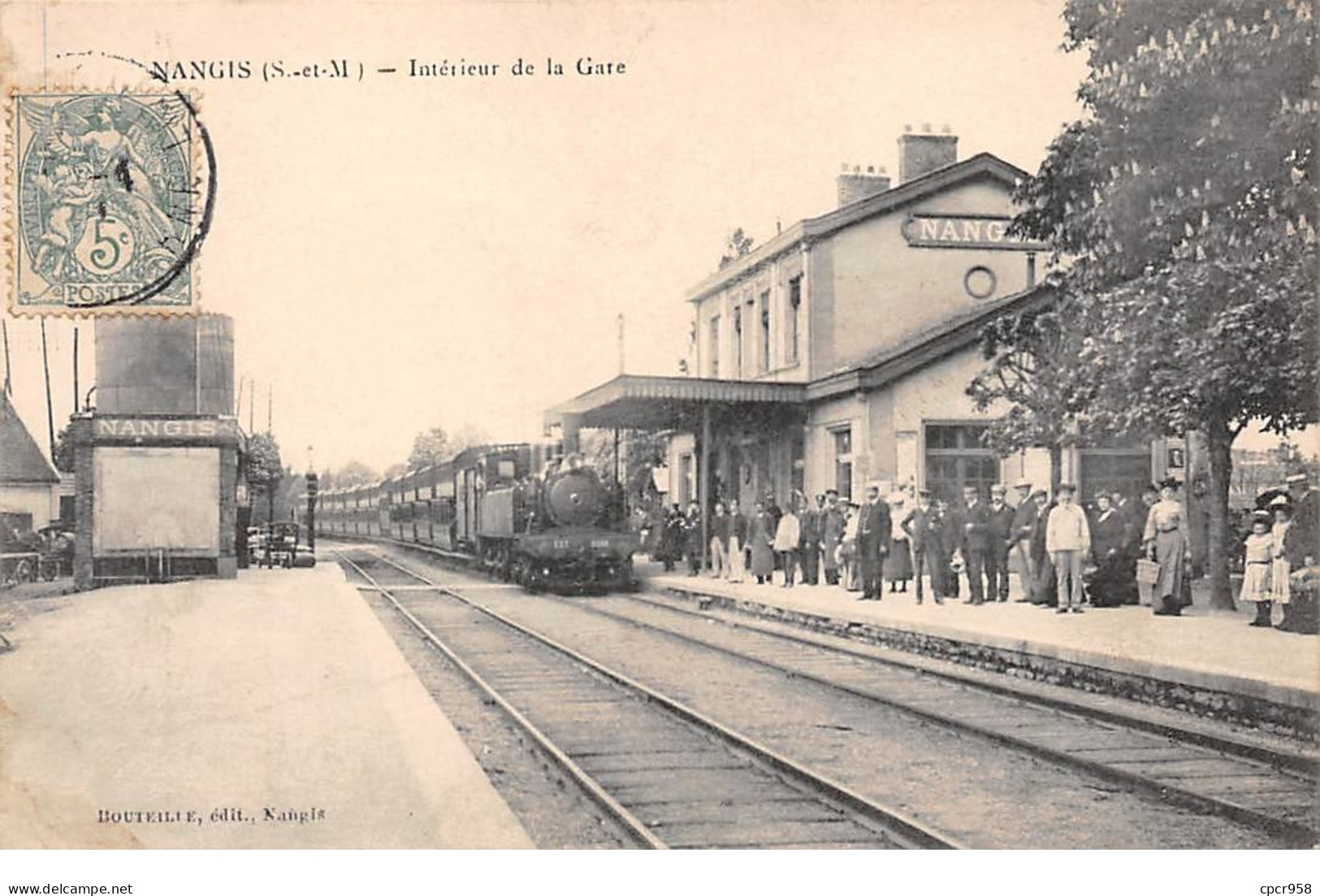 77  .n°  107729 . Nangis .train . Interieur De La Gare . - Nangis