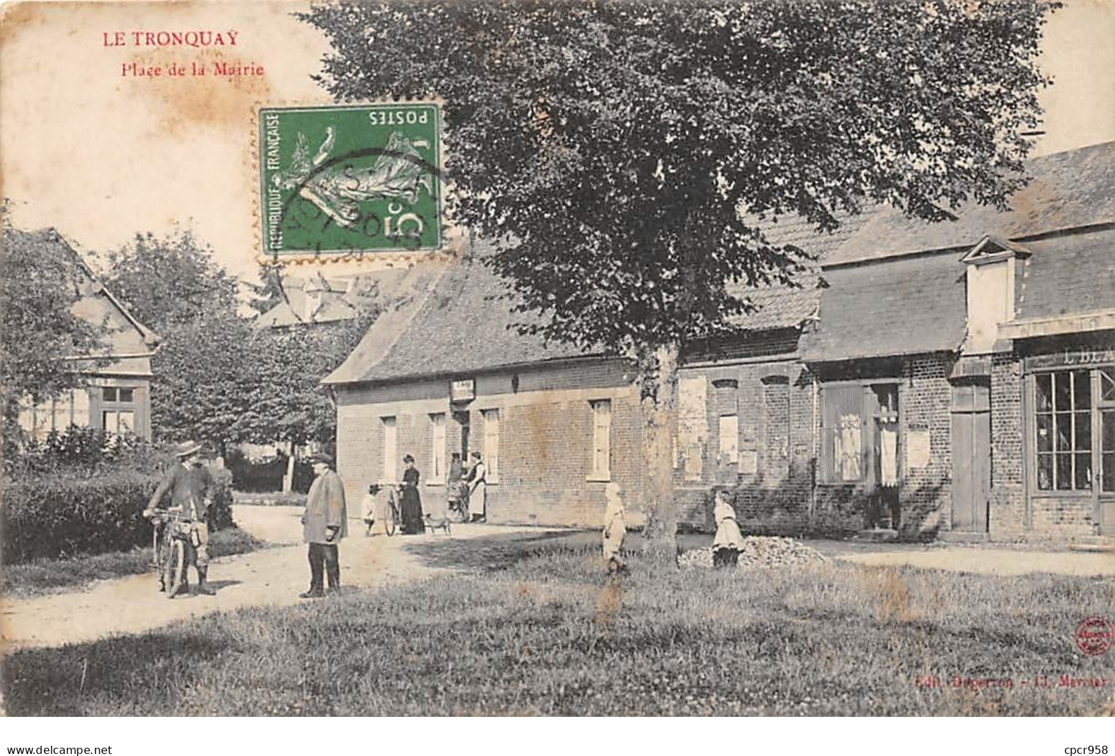 27 . N°105976 .  Le Tronquay .place De La Mairie . Lyons La Foret Cachet . - Lyons-la-Forêt
